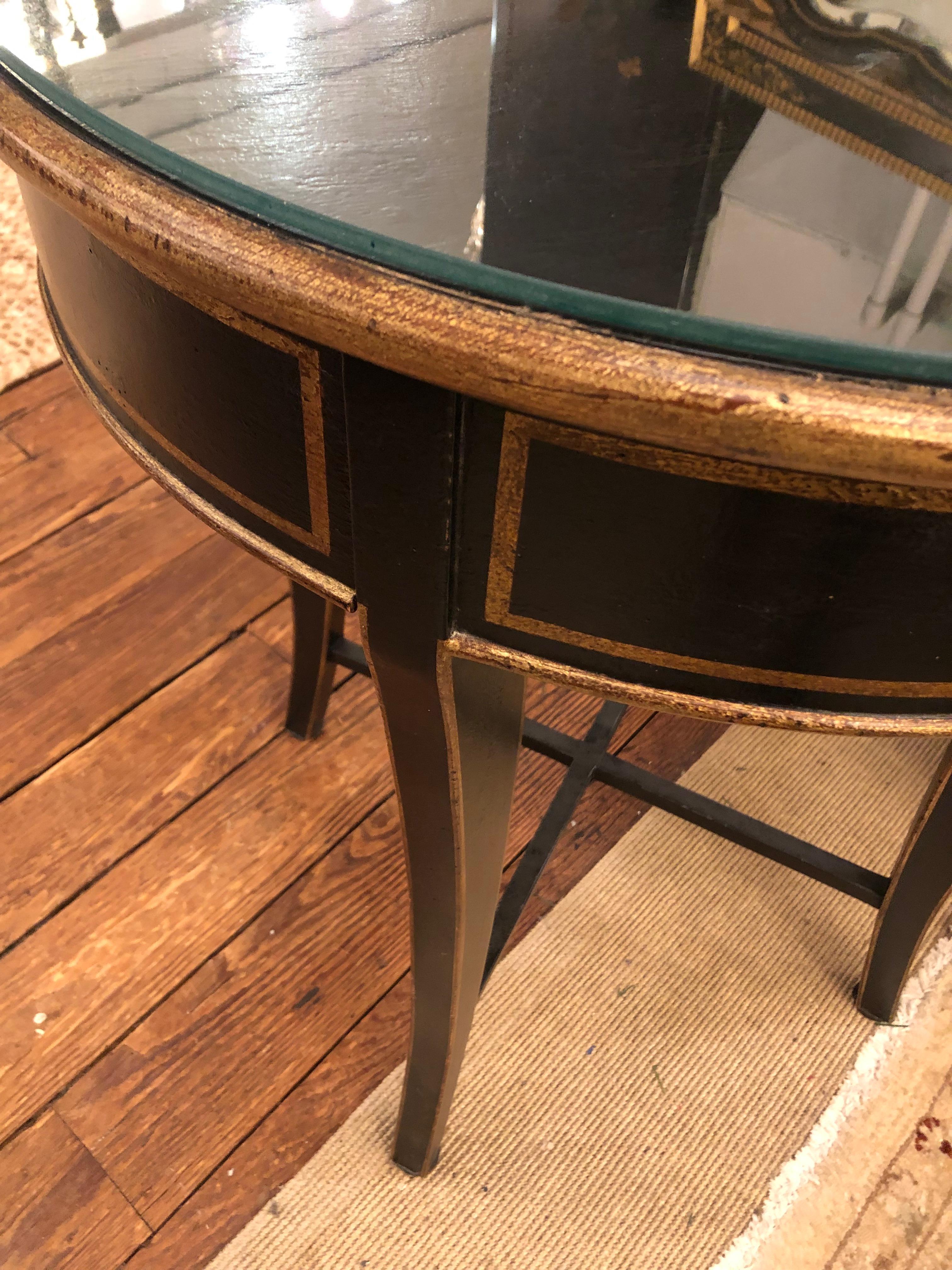 Hollywood Regency Black & Gold Round Center Table In Good Condition In Hopewell, NJ