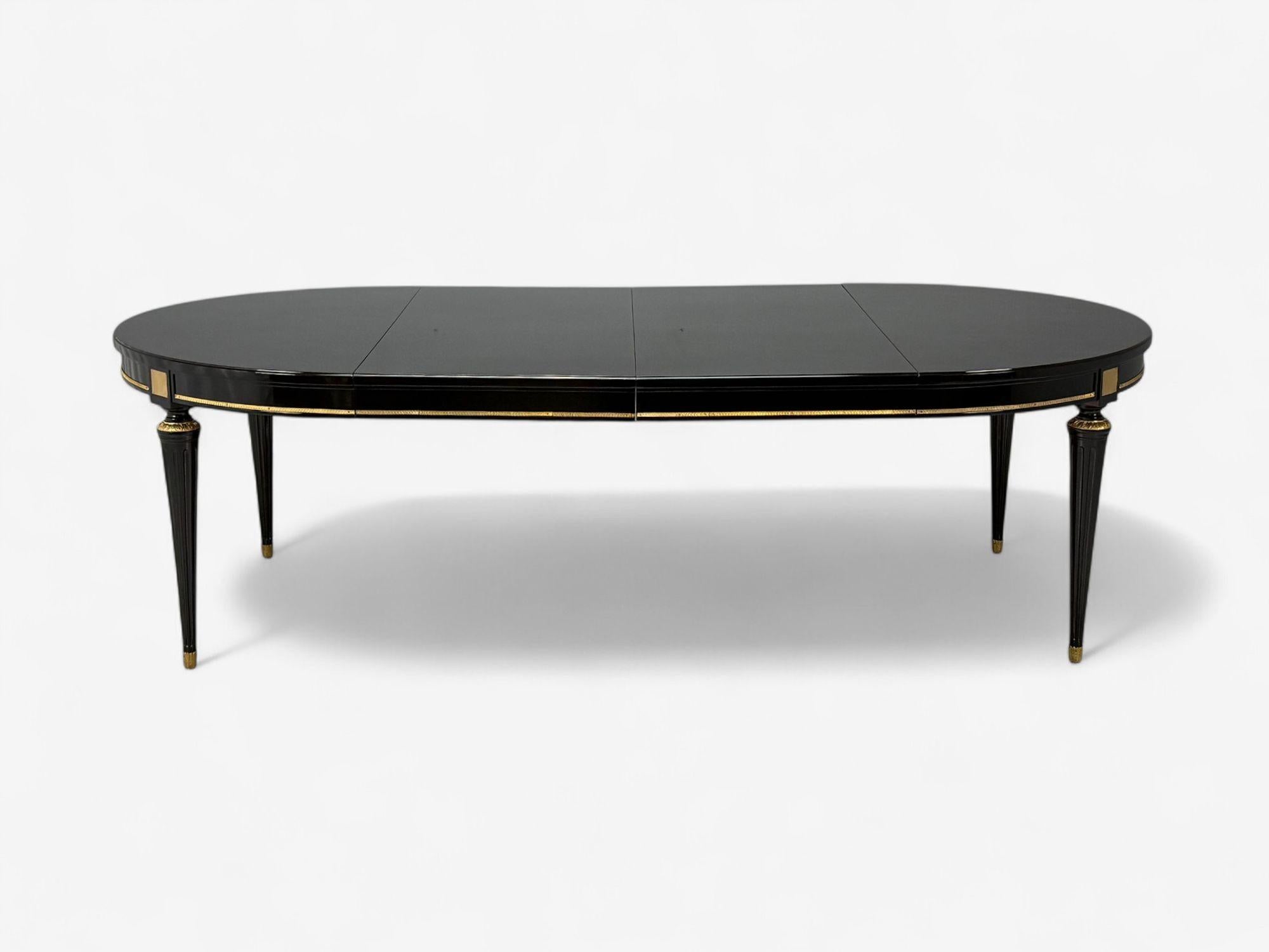 Hollywood Regency, Black Lacquer, Bronze, Ebonized Dining Table, France, 1940s In Good Condition For Sale In Manhasset, NY