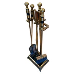 Juego de herramientas para chimenea de mármol negro y latón patinado Hollywood Regency