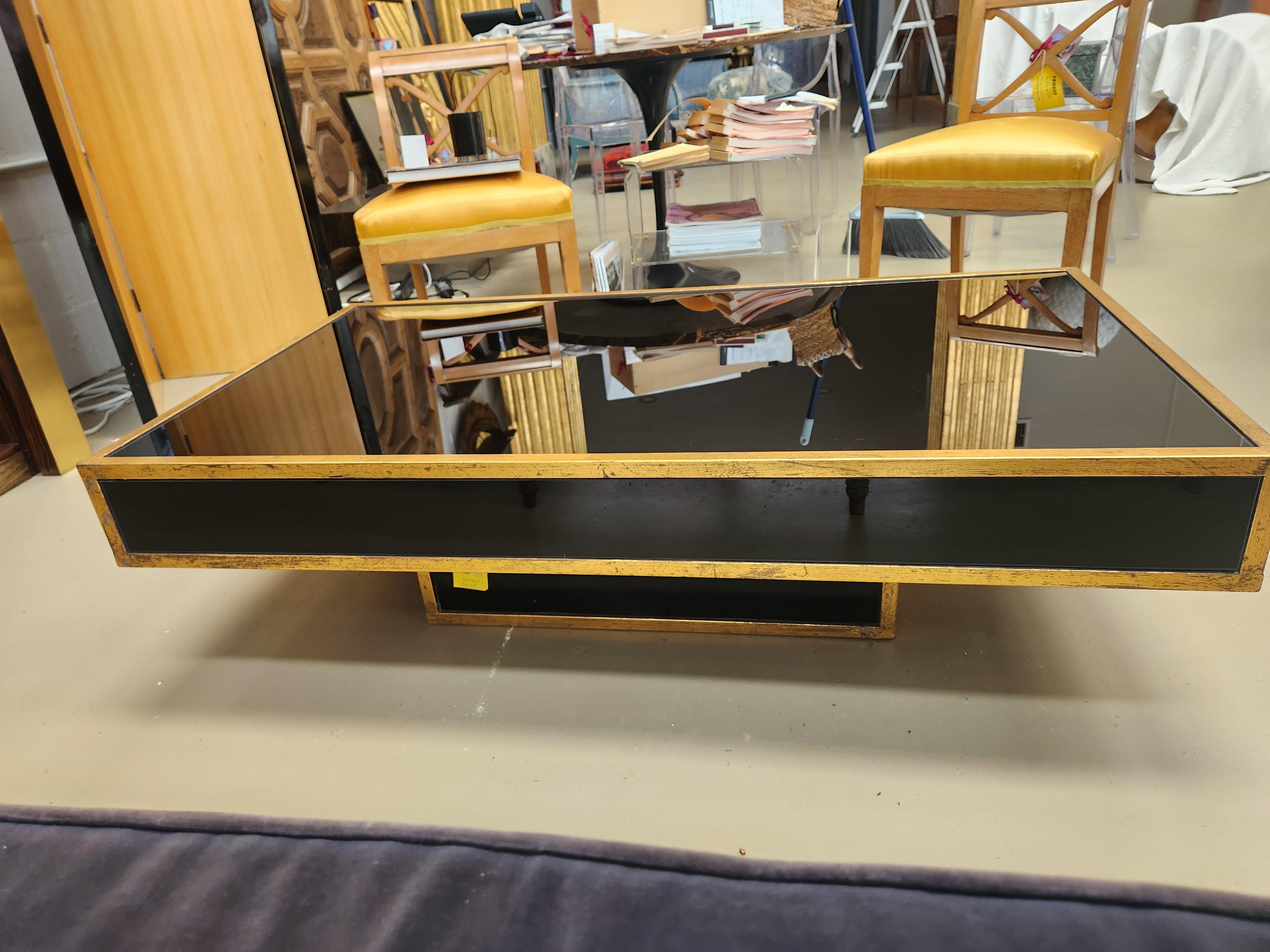 Hollywood Regency Black Mirrored Cocktail Tables with Gilded Trim Bon état - En vente à New Orleans, LA