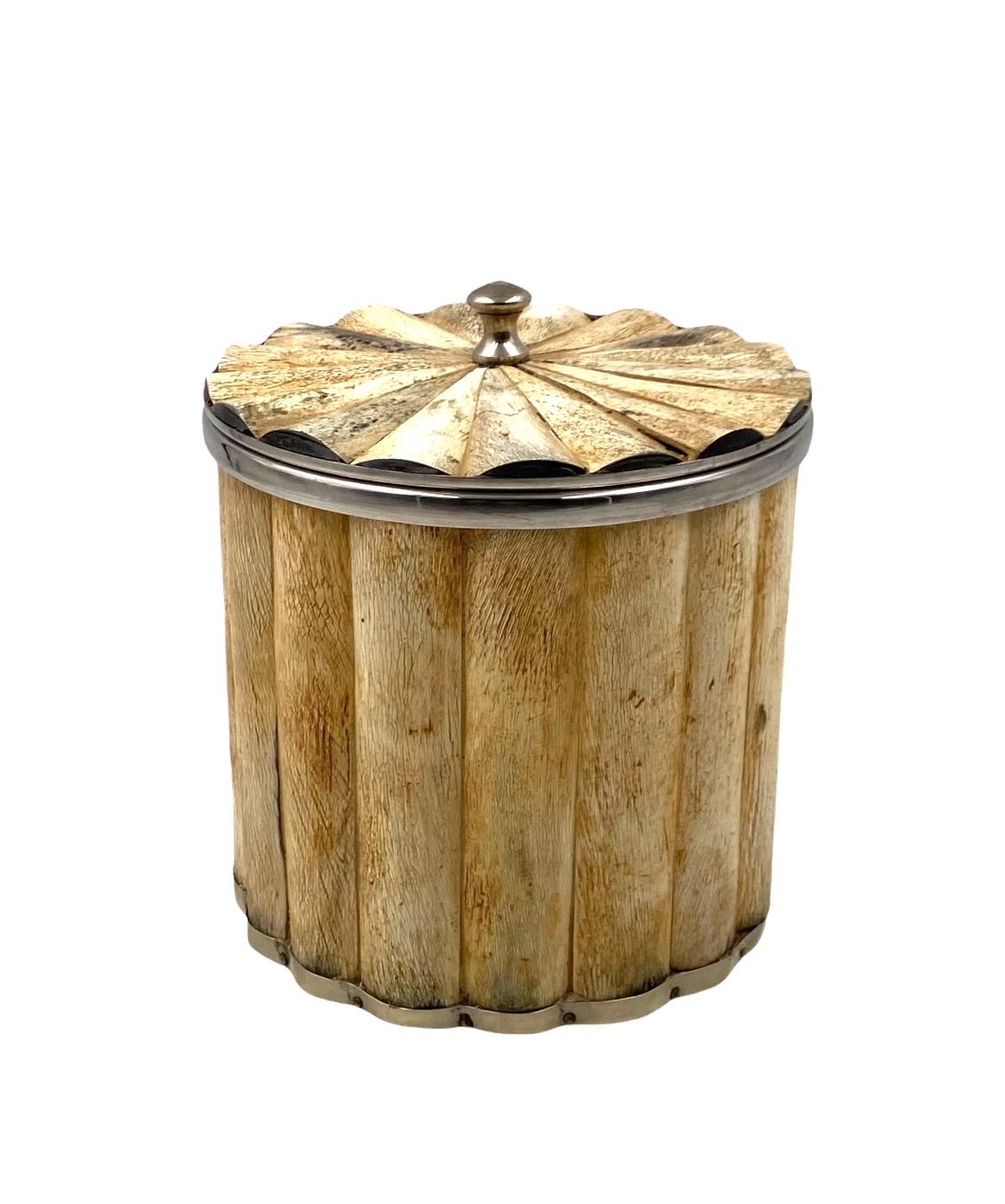 Hollywood regency bone and brass ice bucket, Italy 1970s in vendita 5
