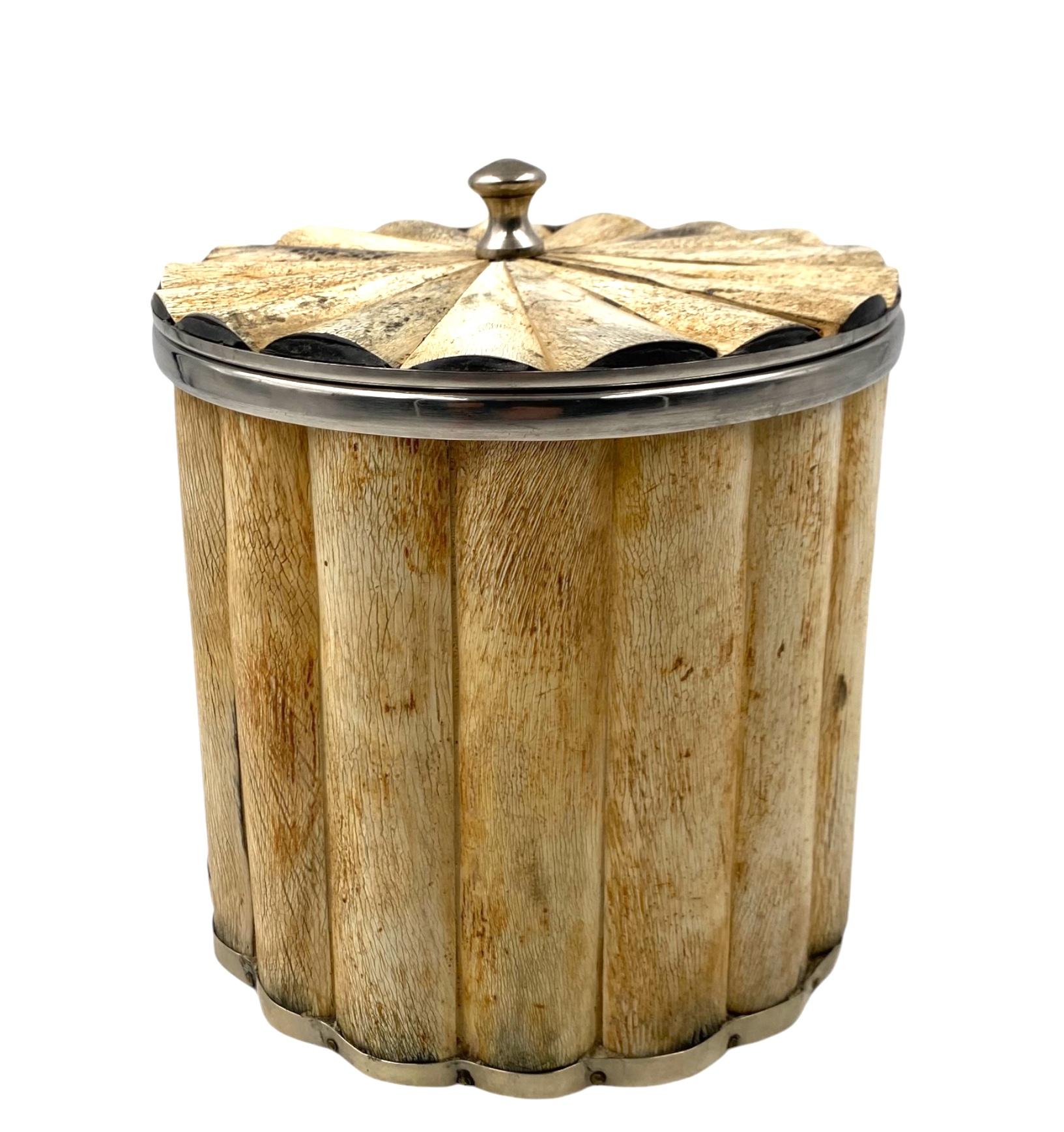 Hollywood regency bone and brass ice bucket, Italy 1970s in vendita 1