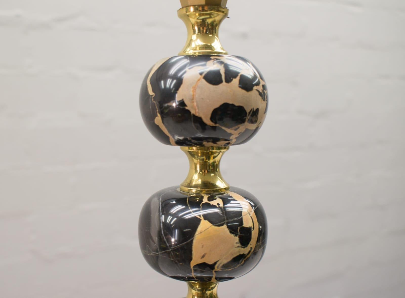 Wood Hollywood Regency Brass and Black Marble Table Lamp, 1960s For Sale