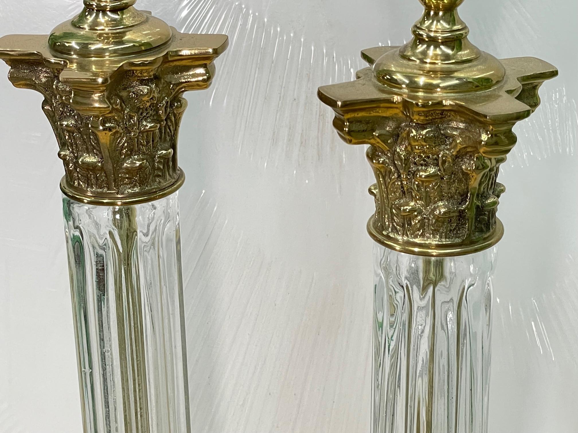 20ième siècle Lampes de table à colonne en laiton et cristal Hollywood Regency en vente