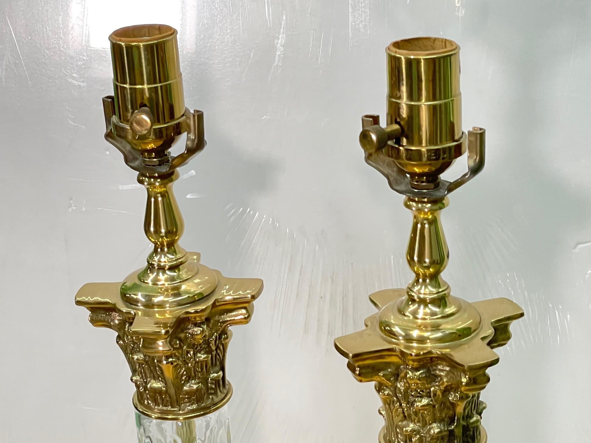 Laiton Lampes de table à colonne en laiton et cristal Hollywood Regency en vente