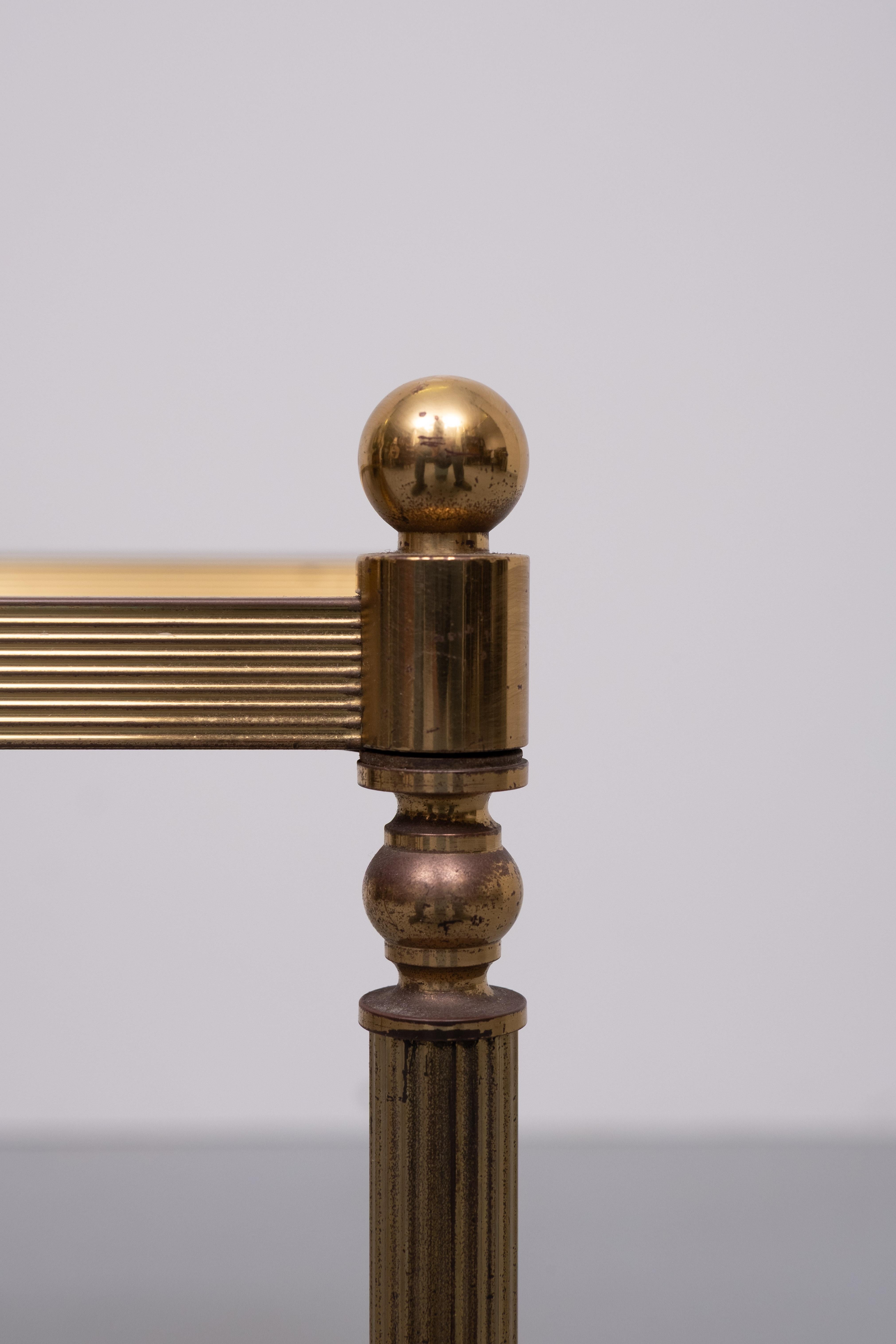 Hollywood Regency  Brass and Glass side table  1970s France In Good Condition For Sale In Den Haag, NL