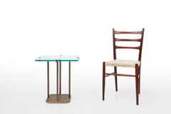 Mesa auxiliar de latón y cristal Hollywood regency Model T18 de Peter Ghyczy, años 70