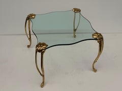 Mesa de estilo Hollywood Regency, de latón y cristal, atribuida a Maison Jansen
