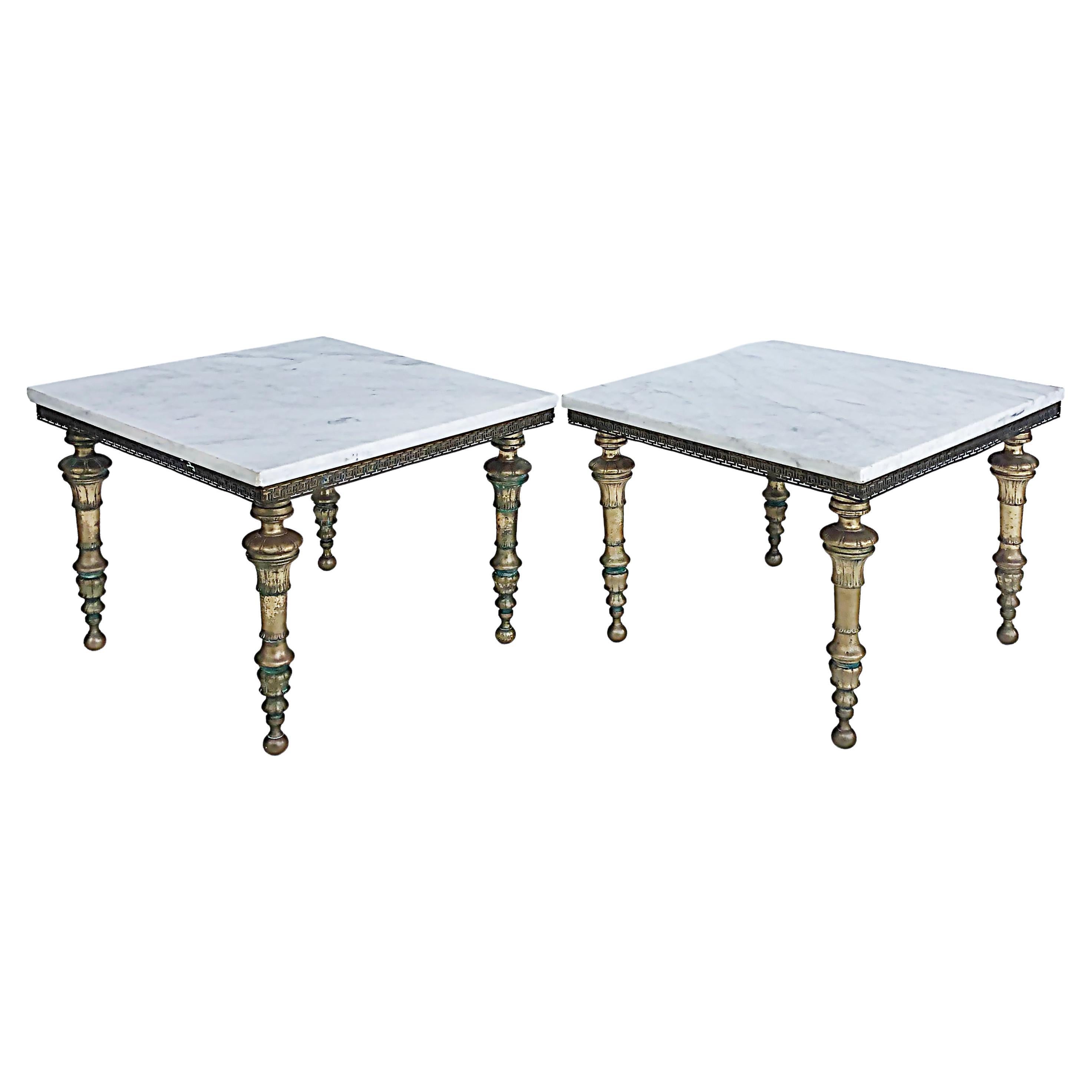 Hollywood-Regency-Tische aus Messing und italienischem Carrara-Marmor, Paar