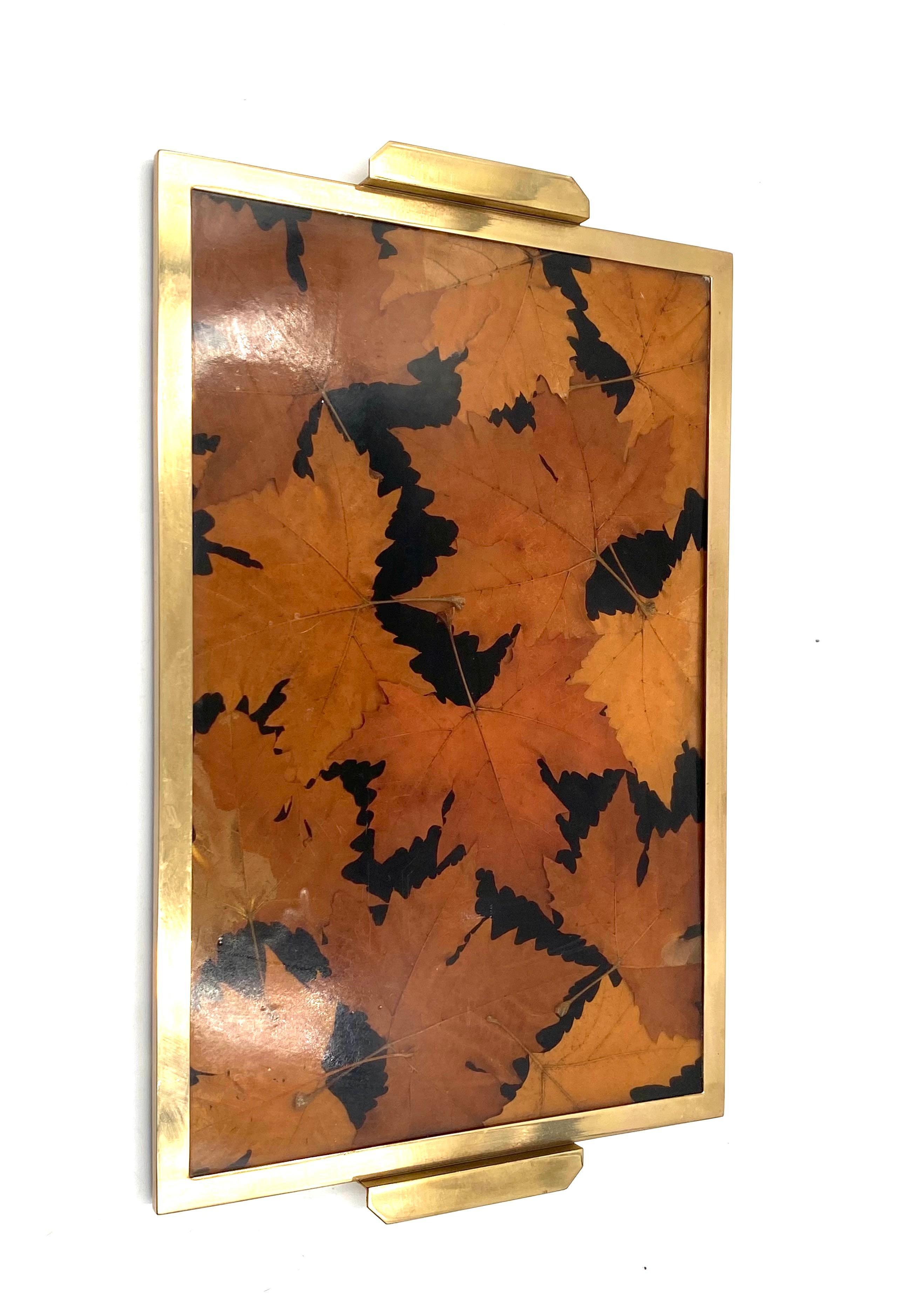 Bandeja de latón y hojas de resina Hollywood regency, Montagnani Firenze Italia Años 70 en venta 10