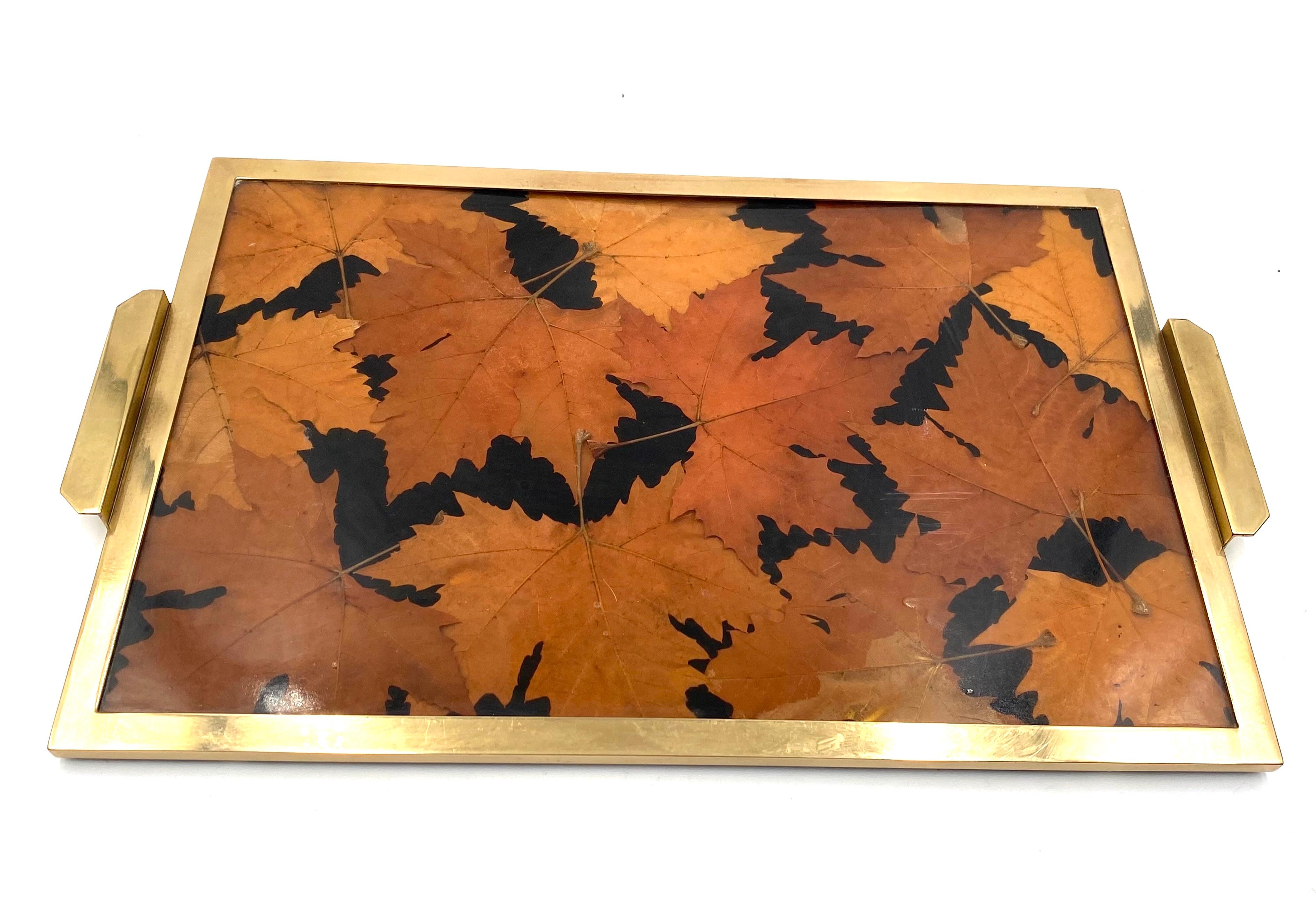 Bandeja de latón y hojas de resina Hollywood regency, Montagnani Firenze Italia Años 70 en venta 11