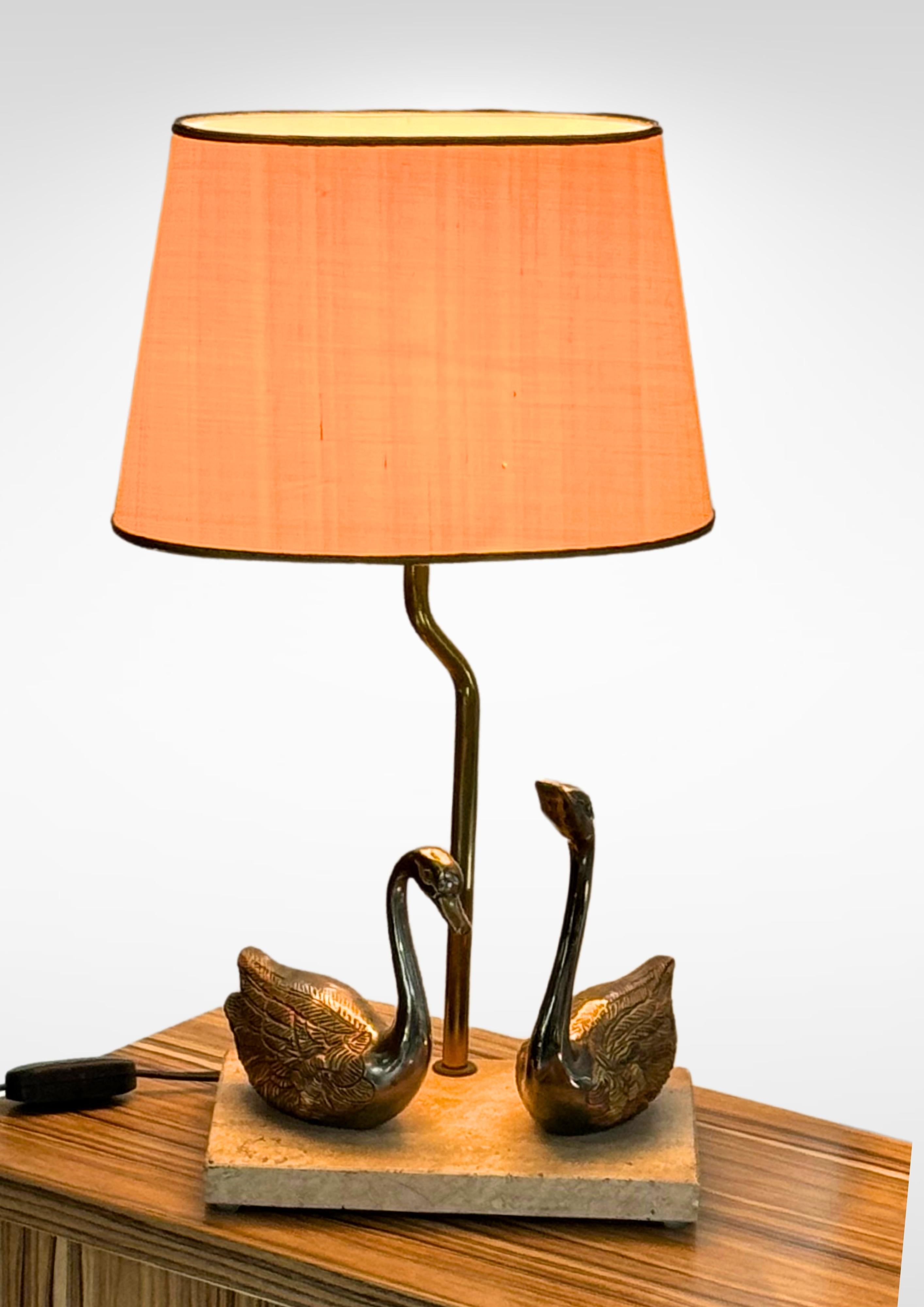 Hollywood regency table lamp by Deknudt Belgium.
Gorgeous lamp featuring a Swan couple perched on a marble pedestal.
Has brass lamp fitting and uses E27 light bulb.
Excellent vintage condition.

