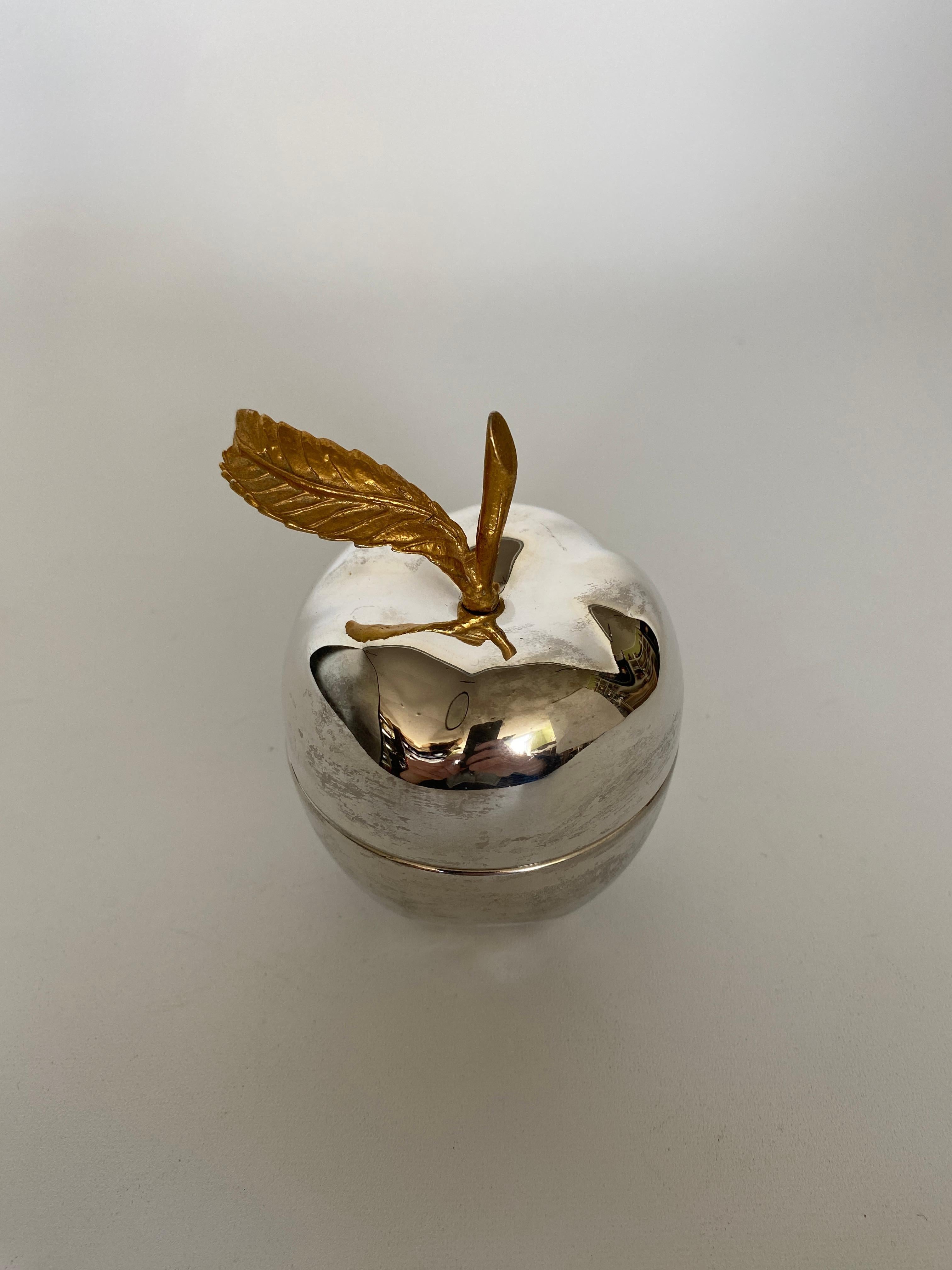 Argenté Boîte à bijoux Hollywood Regency en métal argenté et laiton en vente