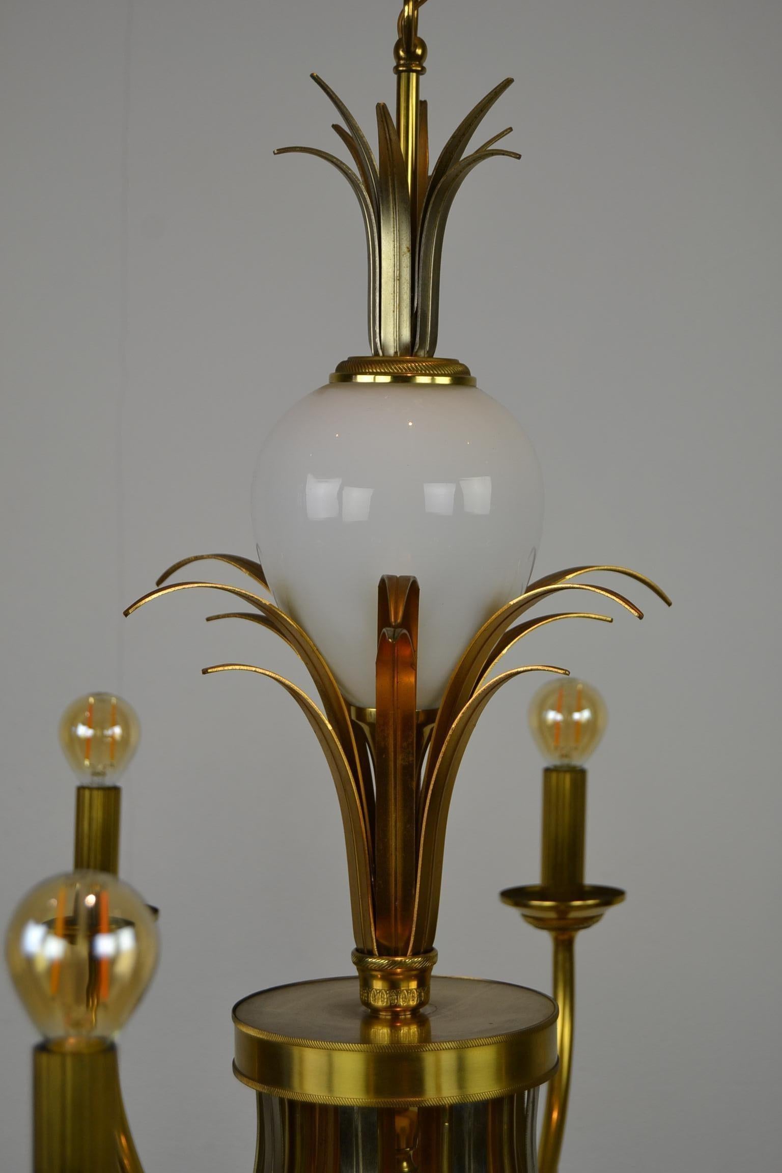 Hollywood Regency Brass and Ostrich Egg Chandelier, 1970s In Good Condition In Antwerp, BE