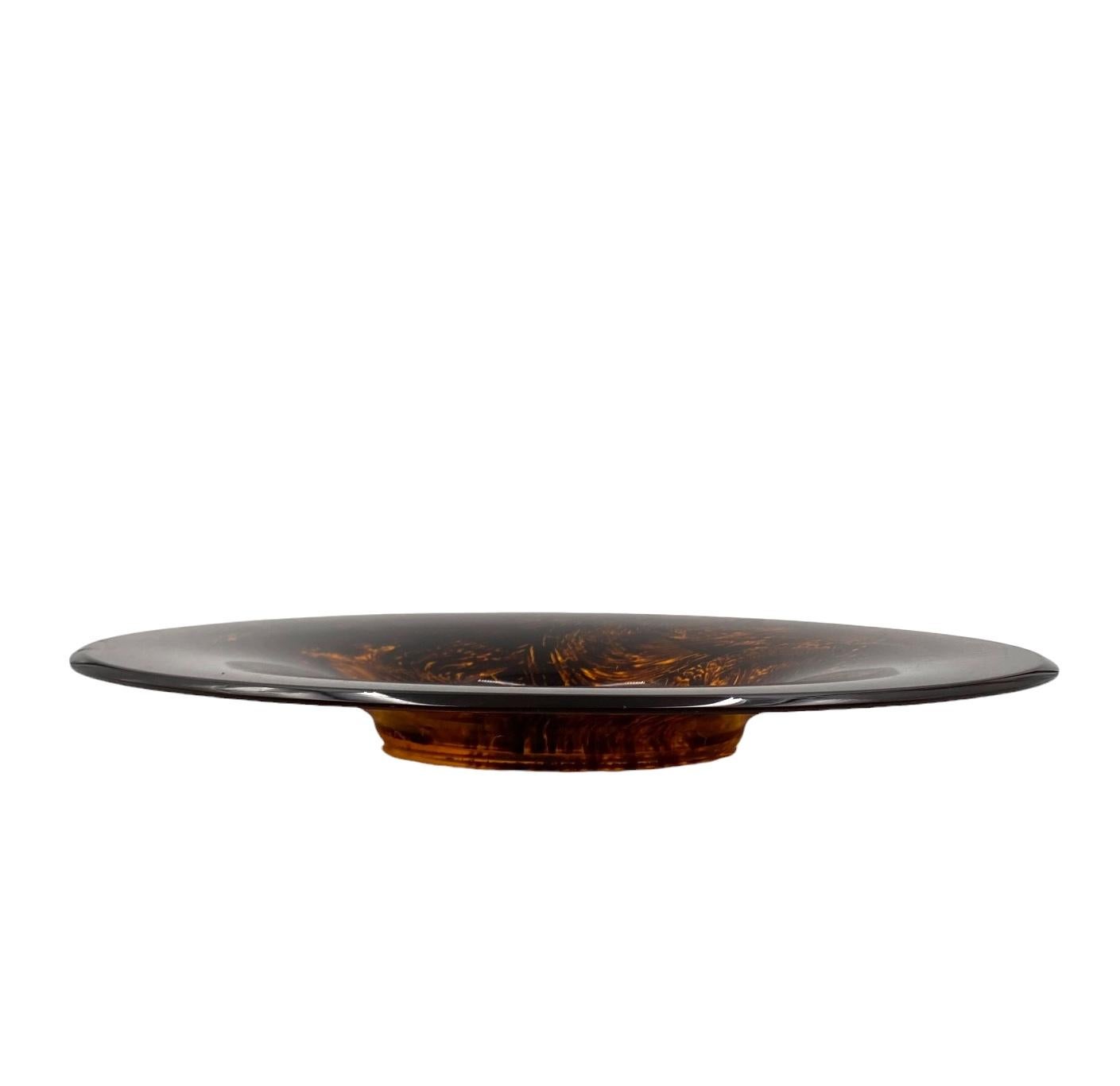 Bandeja Hollywood regency latón y lucita carey, Guzzini Italia años 70 Italian en venta