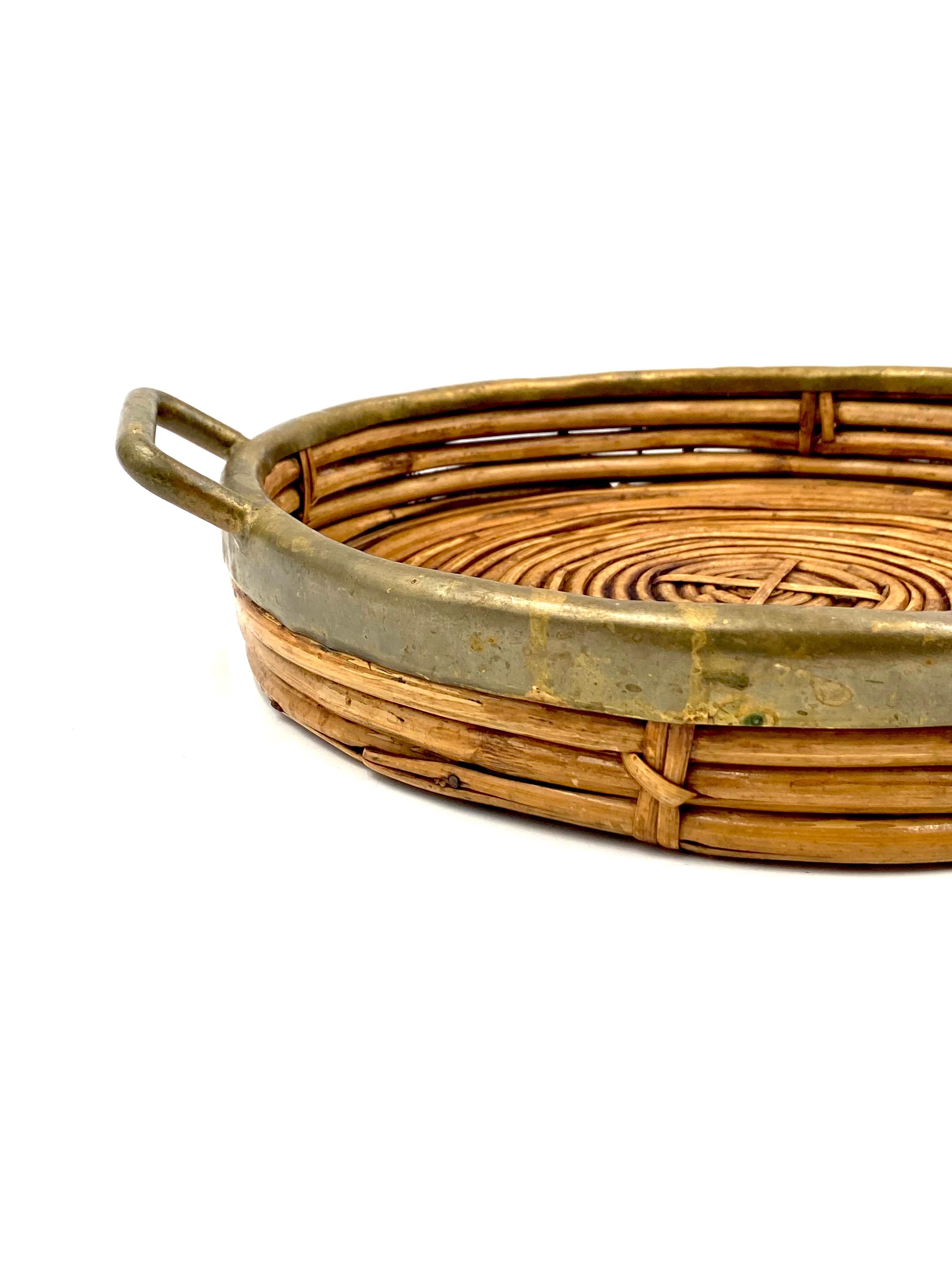 Hollywood regency brass and wicker vide poche, Italy ca. 1970 For Sale 3