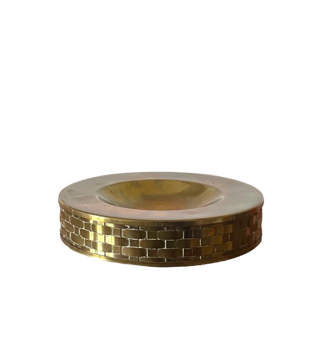 Hollywood regency brass ashtray / vide poche, Italy 1970s 7