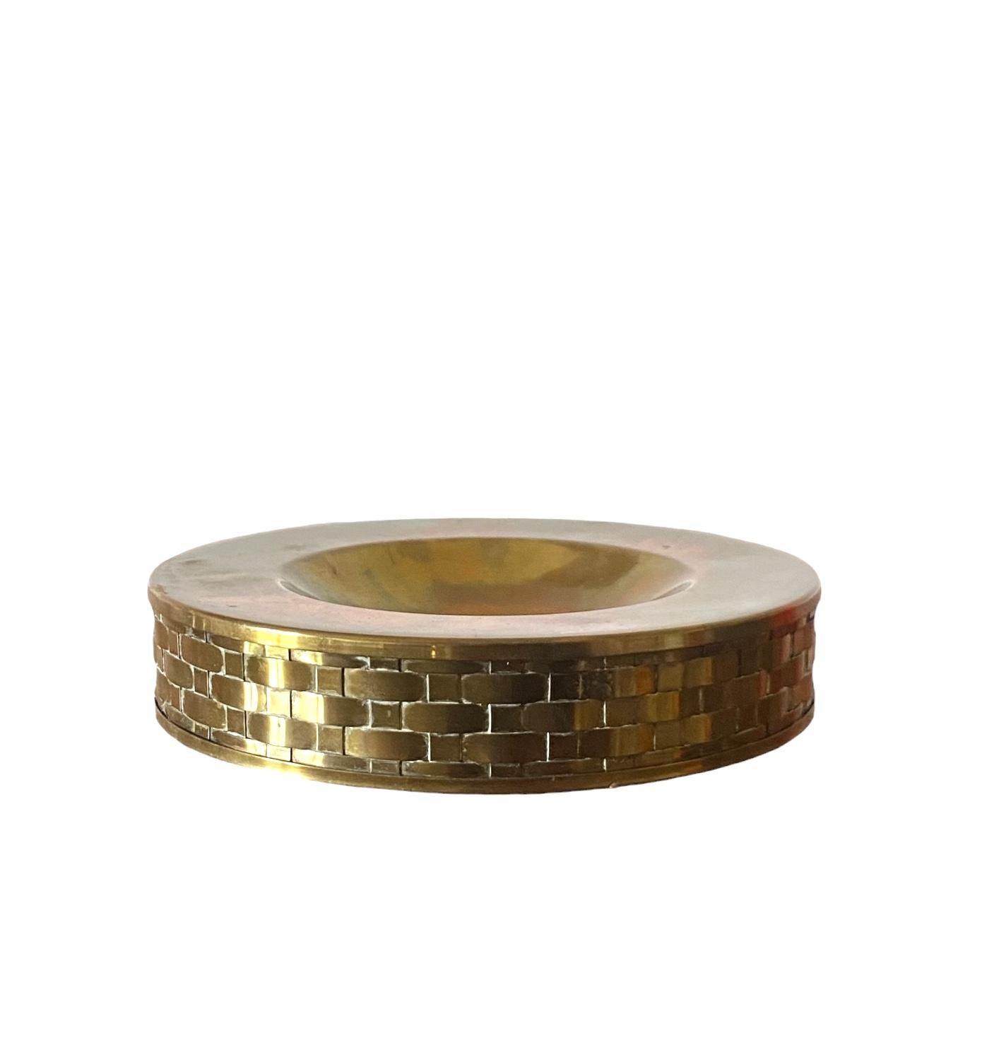 Hollywood regency brass ashtray / vide poche, Italy 1970s 8