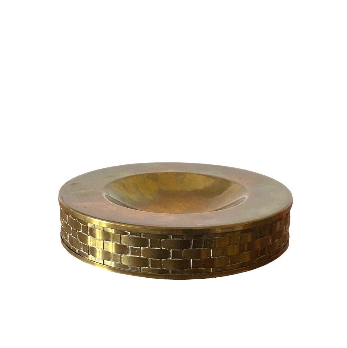 Hollywood regency brass ashtray / vide poche, Italy 1970s 9