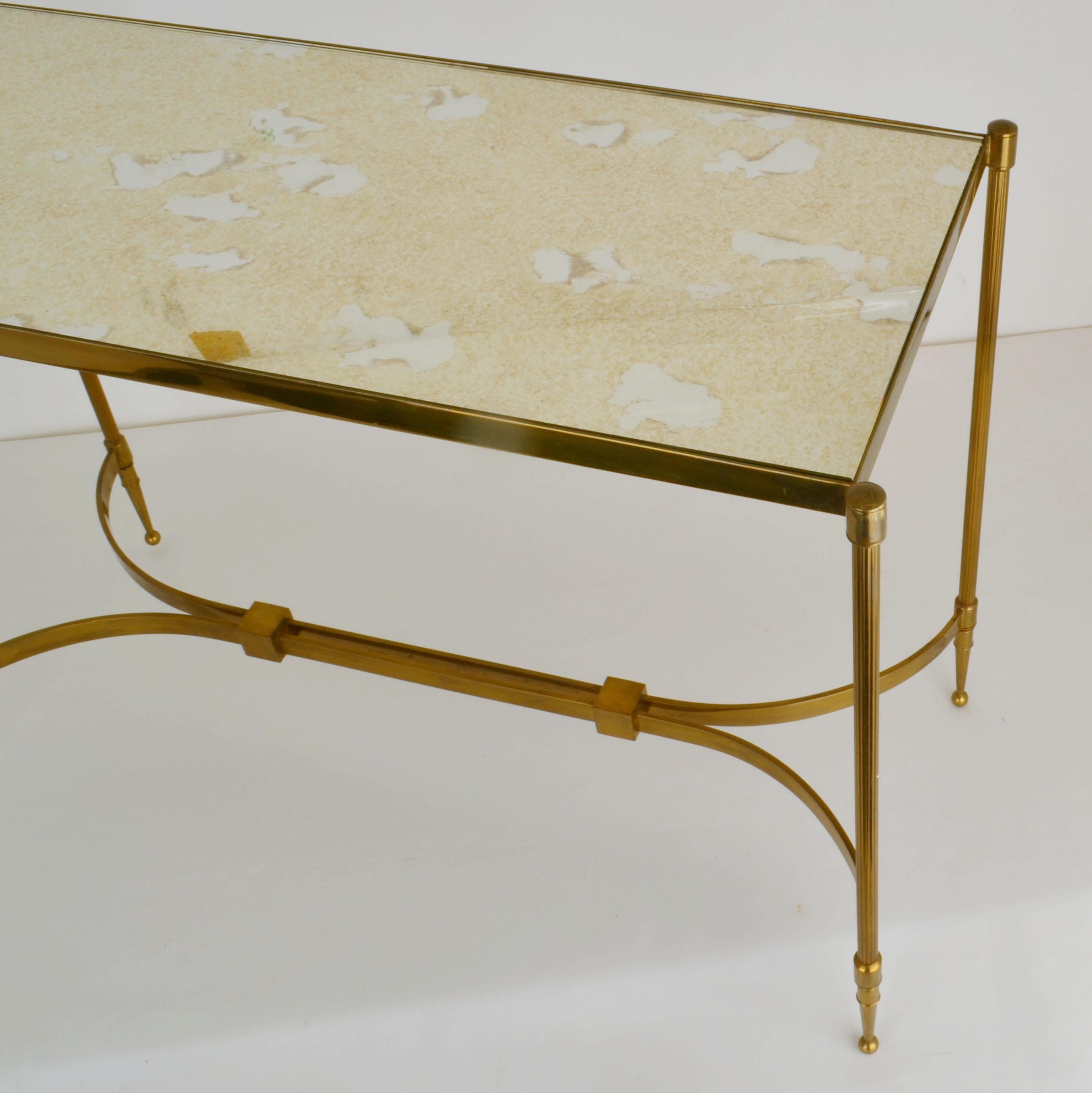 French Brass Coffee Table with Mirrored Top in Hollywood Regency Style In Excellent Condition For Sale In London, GB