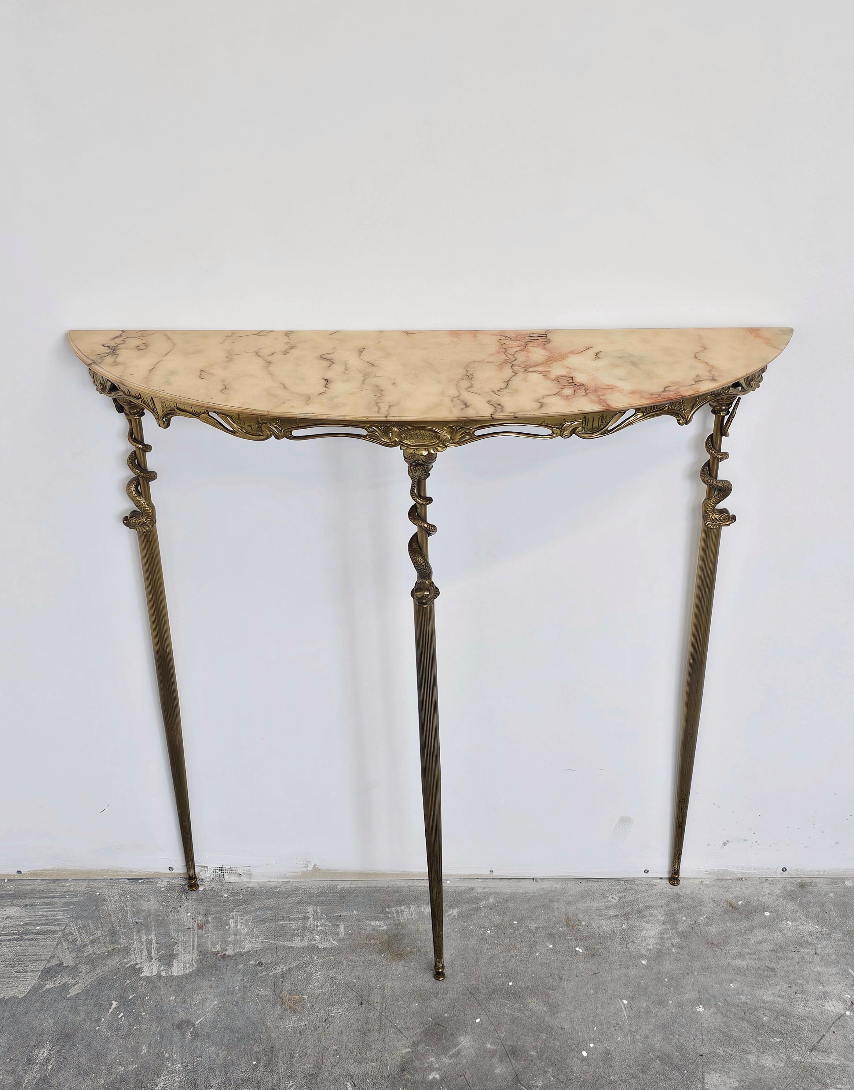 Italiano Console Demilune in ottone Hollywood Regency con piano in marmo con serpenti marini in vendita