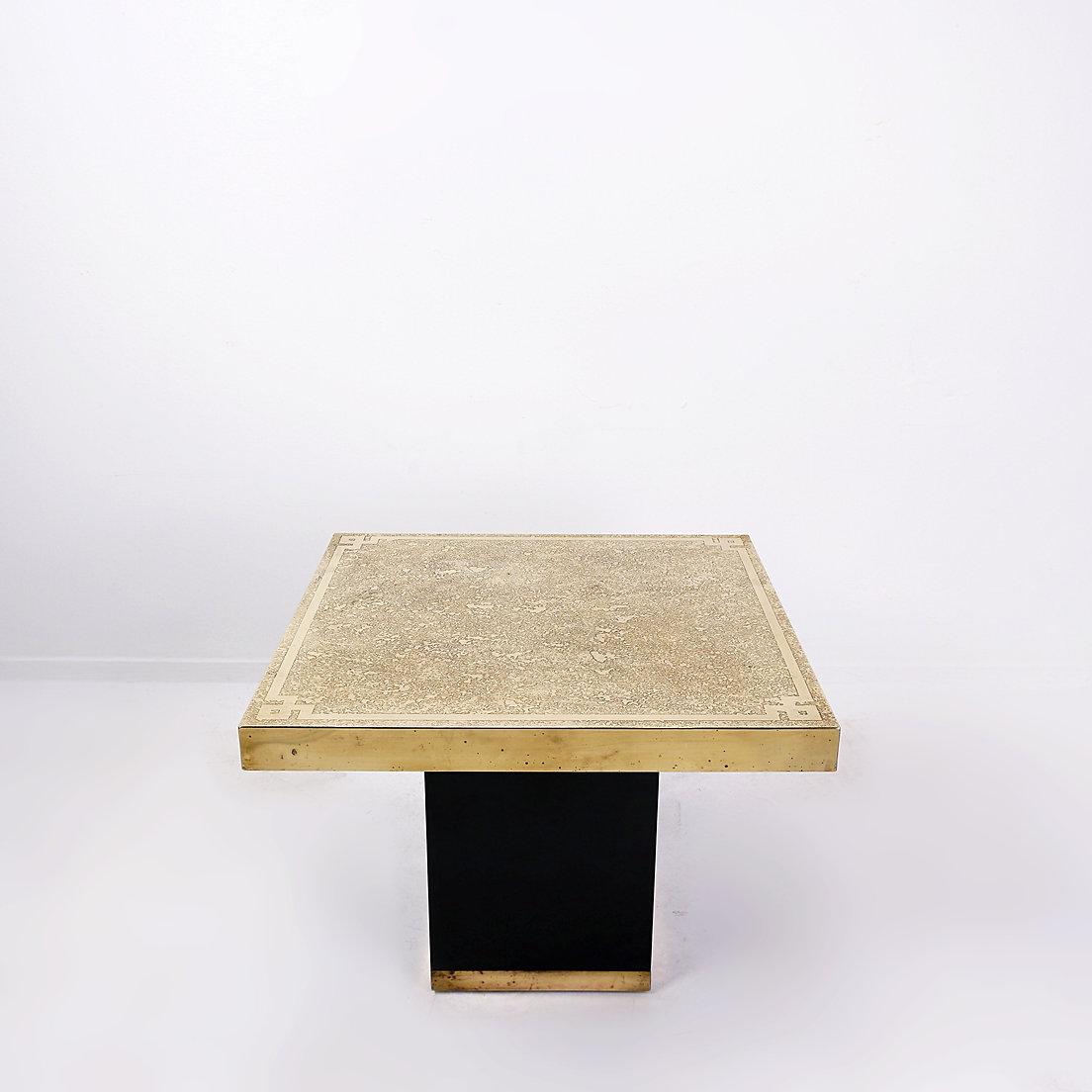 Français Table d'appoint Hollywood Regency gravée en laiton, 1970 en vente