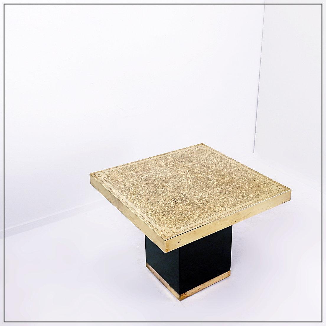 20ième siècle Table d'appoint Hollywood Regency gravée en laiton, 1970 en vente