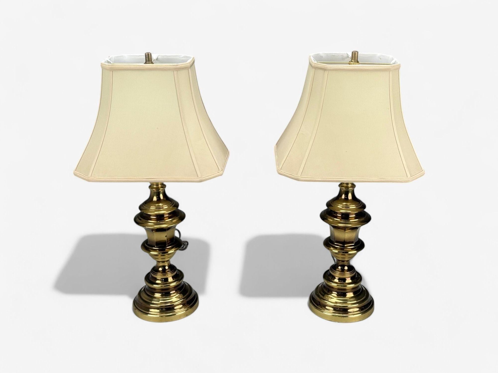 Hollywood Regency, Brass, Fabric, Table Lamps, USA, 1970s Regencia de Hollywood en venta