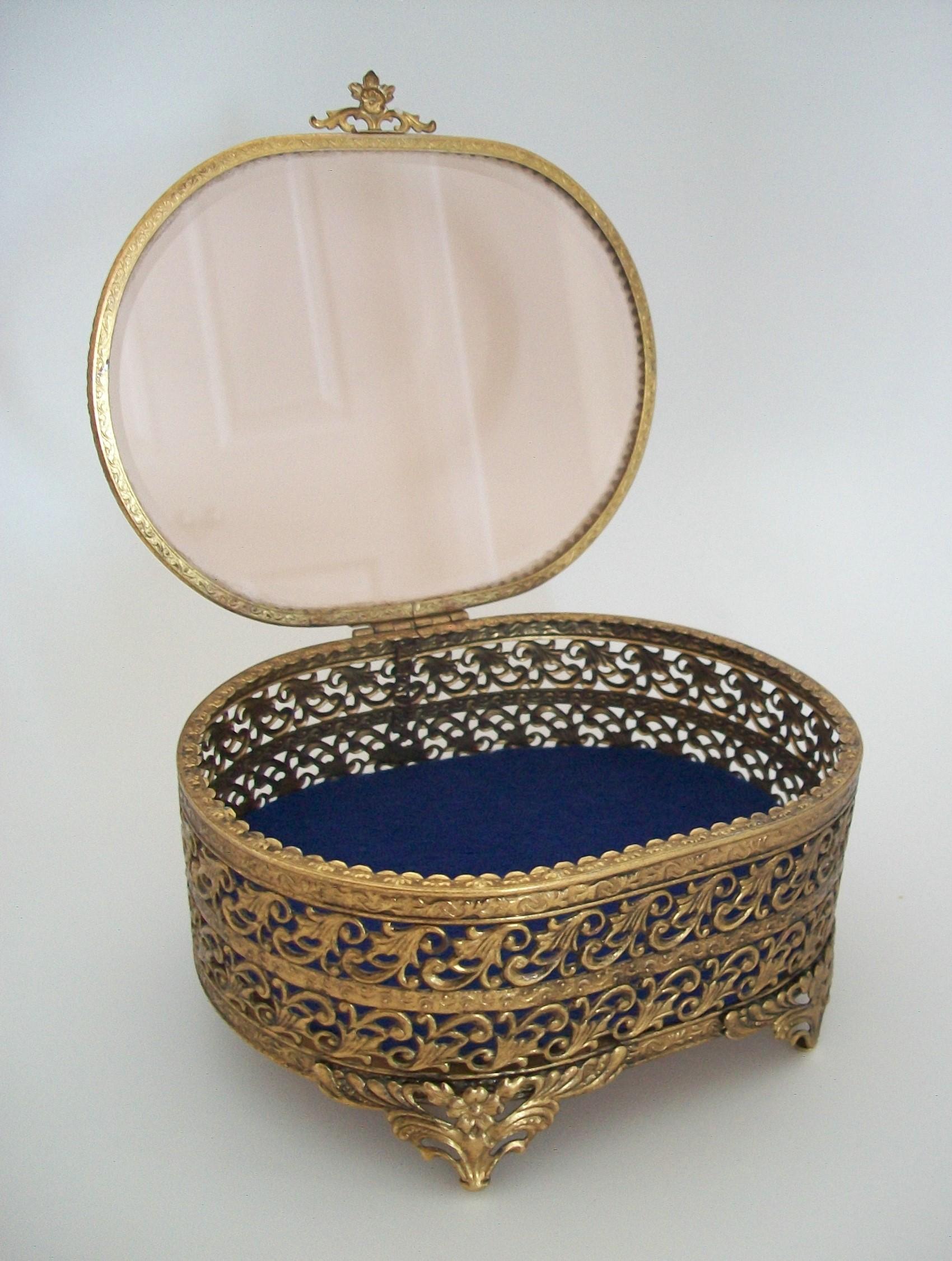 Hollywood Regency Brass Filigree & Glass Jewelry Box, France, Mid-20th Century For Sale 7