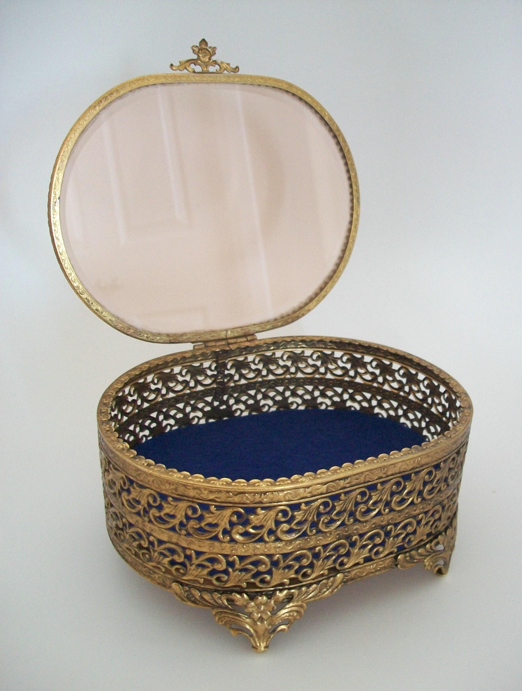 Hollywood Regency Brass Filigree & Glass Jewelry Box, France, Mid-20th Century 7