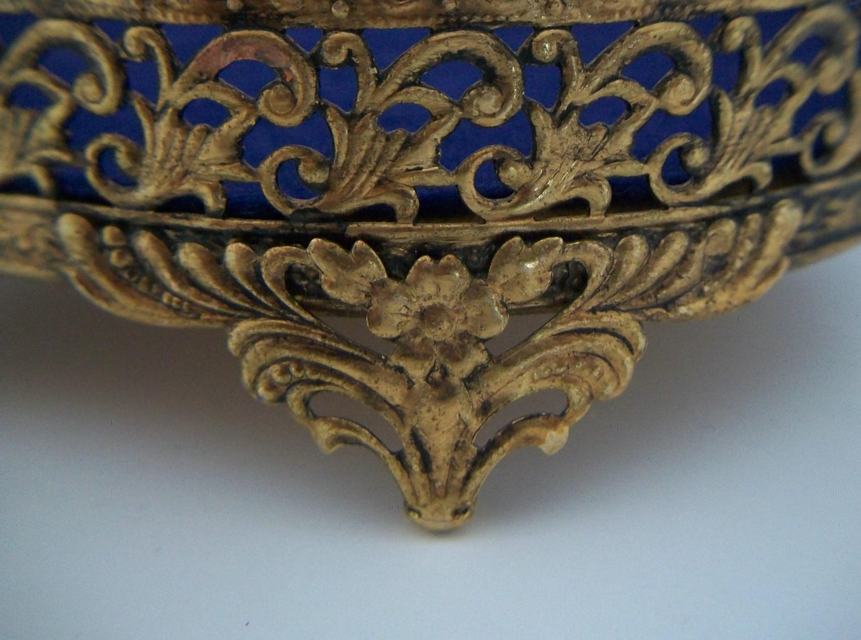 Hollywood Regency Brass Filigree & Glass Jewelry Box, France, Mid-20th Century For Sale 10