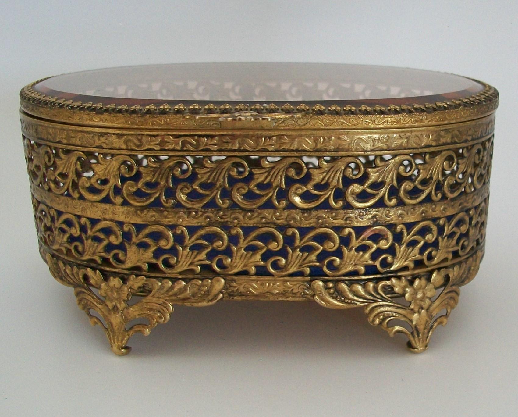 Hollywood Regency Brass Filigree & Glass Jewelry Box, France, Mid-20th Century In Good Condition For Sale In Chatham, ON