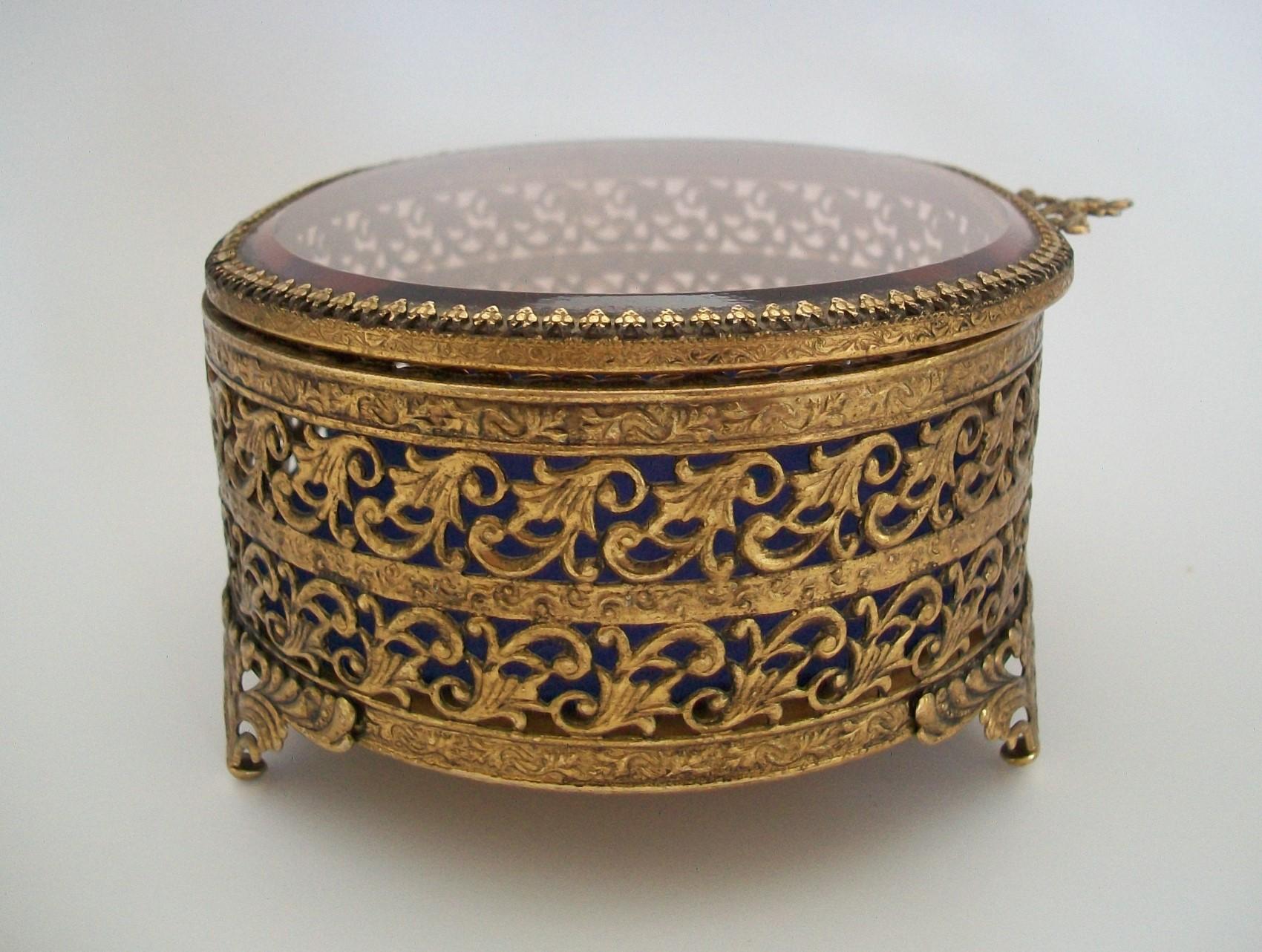 Hollywood Regency Brass Filigree & Glass Jewelry Box, France, Mid-20th Century For Sale 3