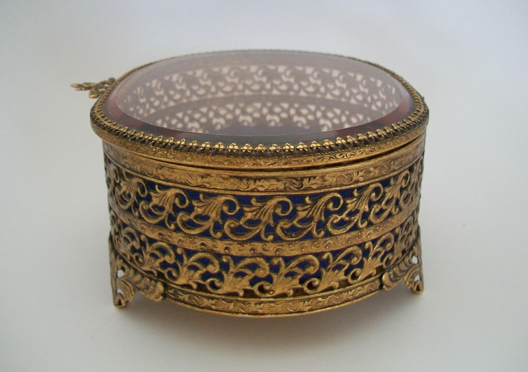 Hollywood Regency Brass Filigree & Glass Jewelry Box, France, Mid-20th Century For Sale 4