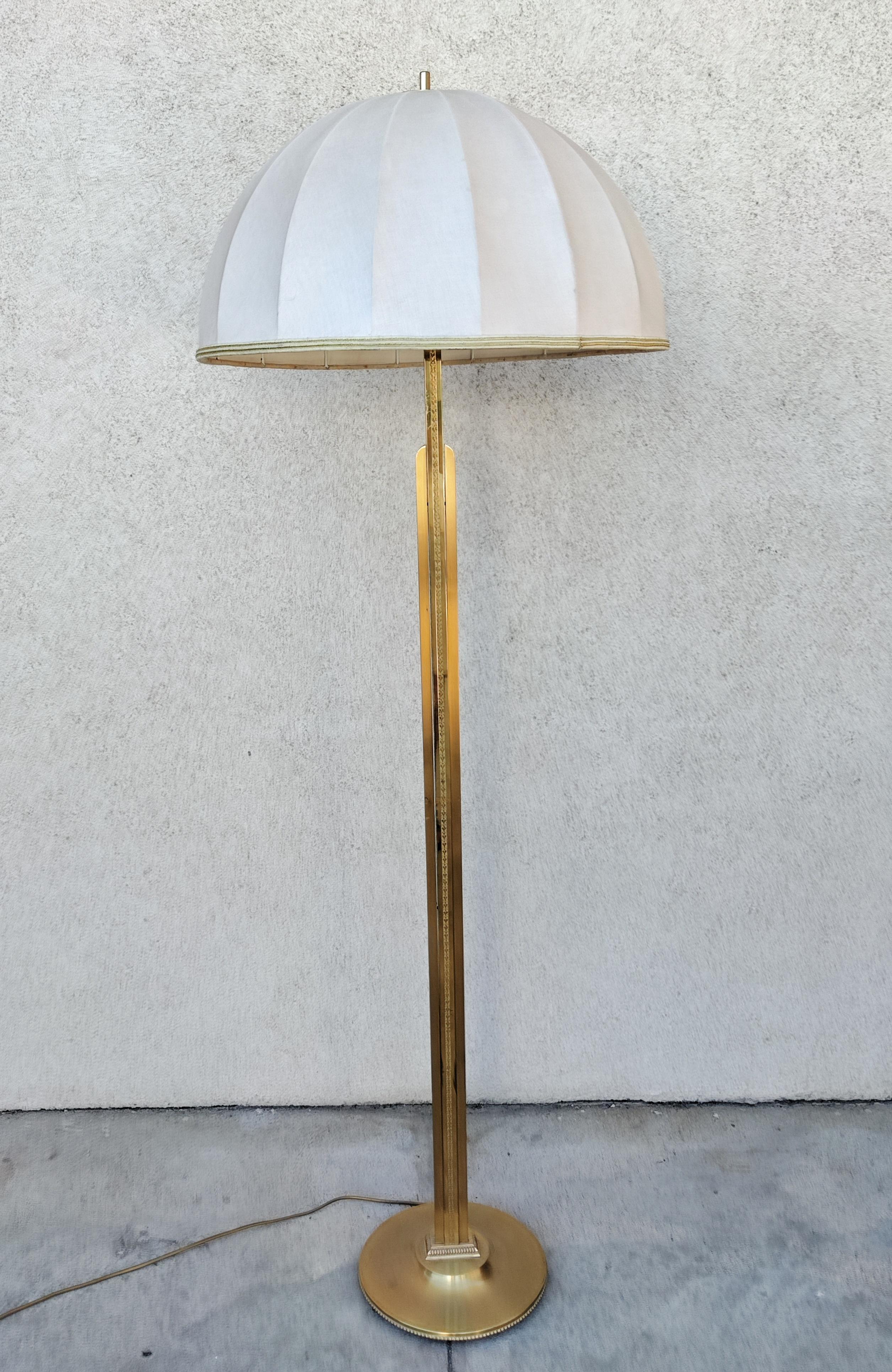 Tedesco Lampada da terra in ottone Hollywood Regency di Schroder and Co., Germania Ovest 1950 in vendita