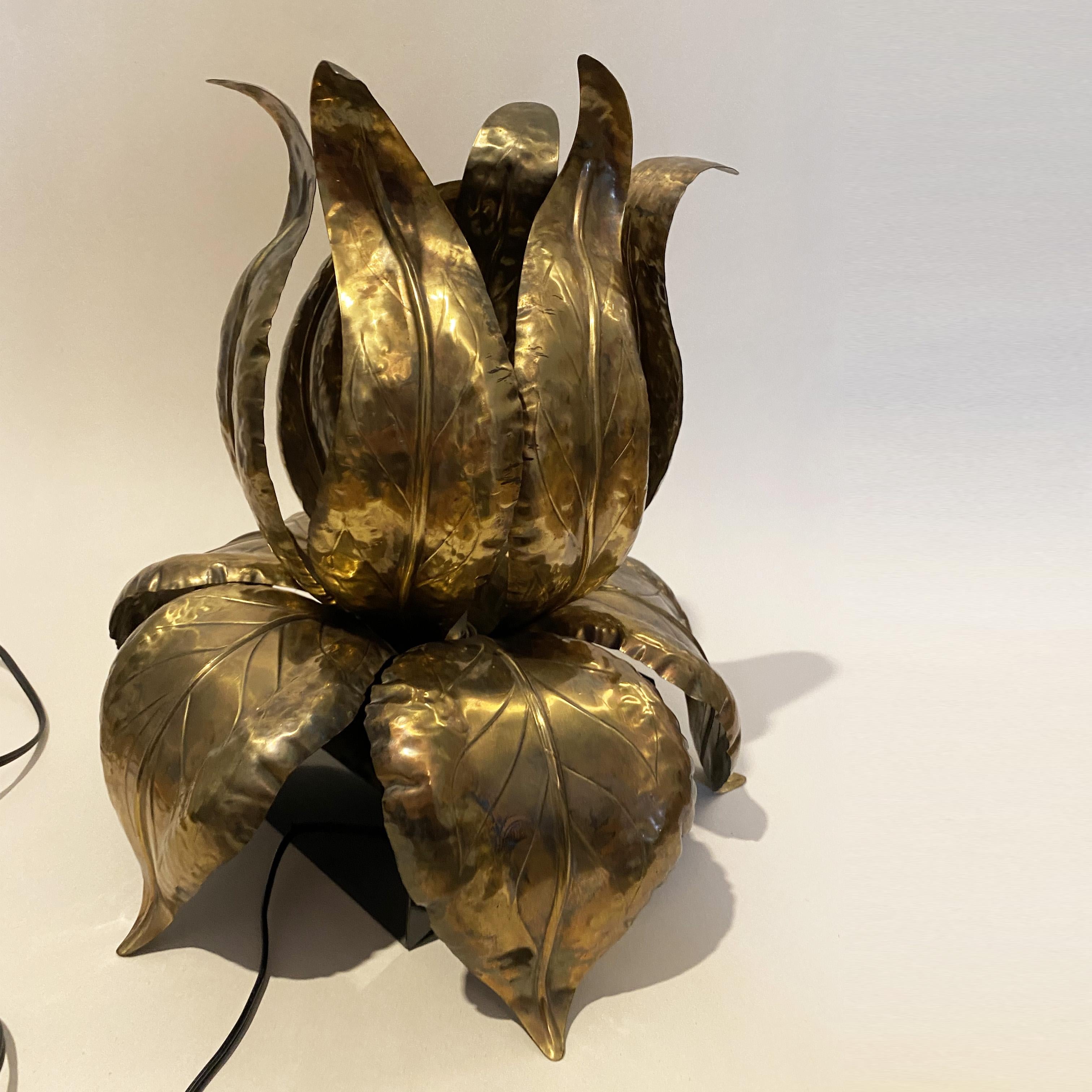 Hollywood Regency Brass Foliage (iris / water lily) Lamp by Maison Jansen, 1970s In Good Condition In Lille, FR