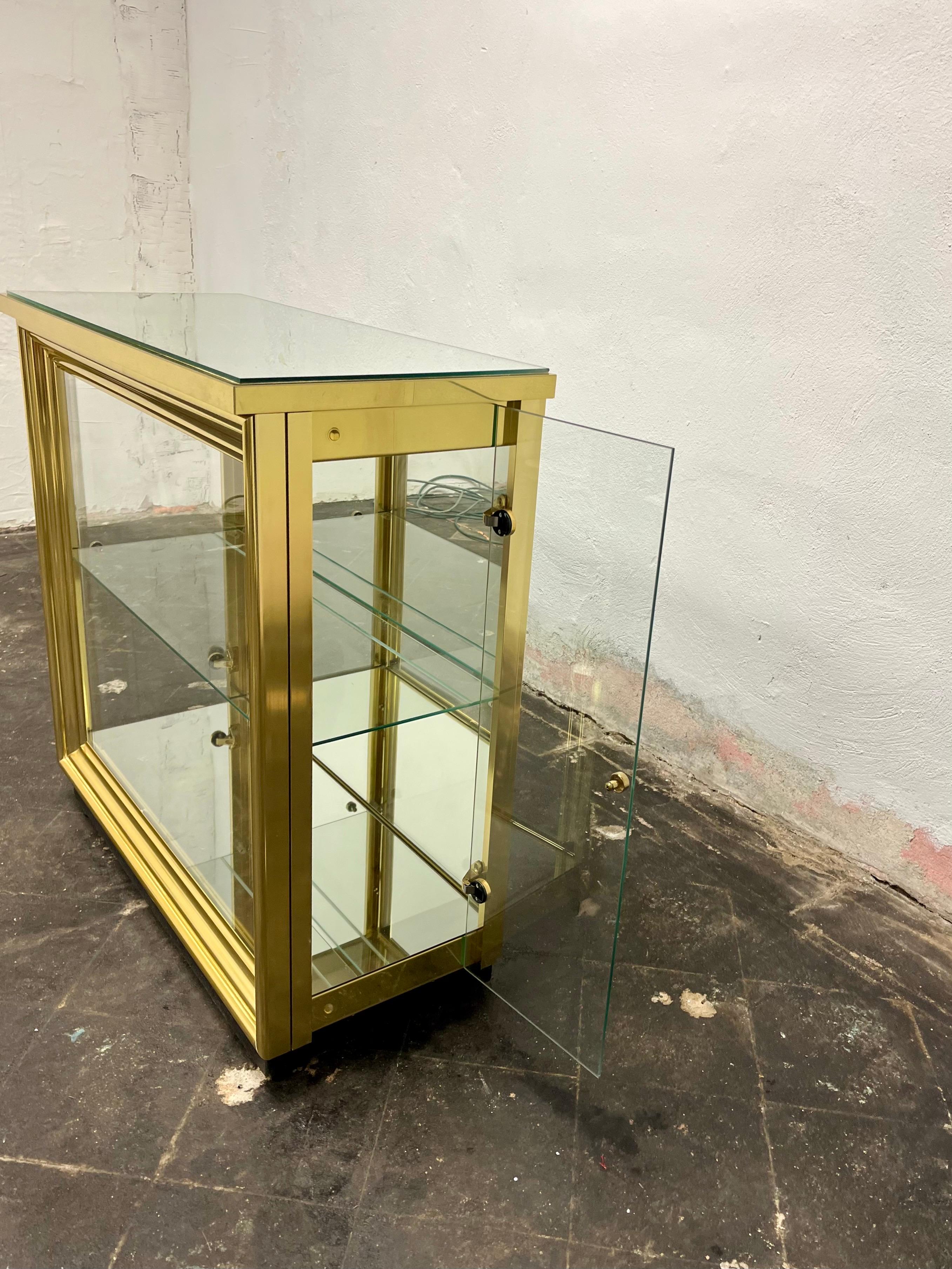 Mirror Hollywood Regency Brass & Glass Display or Curio Cabinet After Mastercraft For Sale