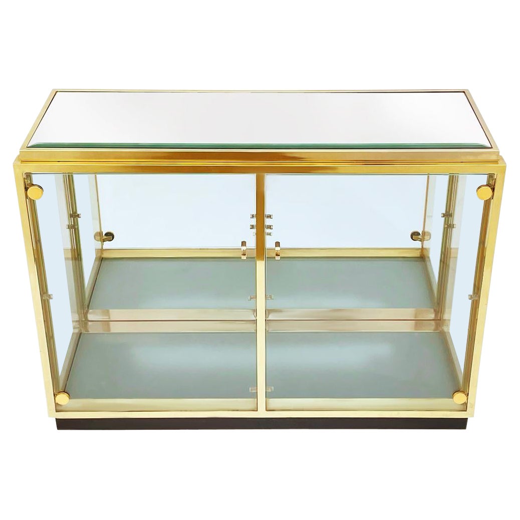 Hollywood Regency-Vitrinen- oder Curio-Schrank aus Messing und Glas nach Mastercraft im Angebot