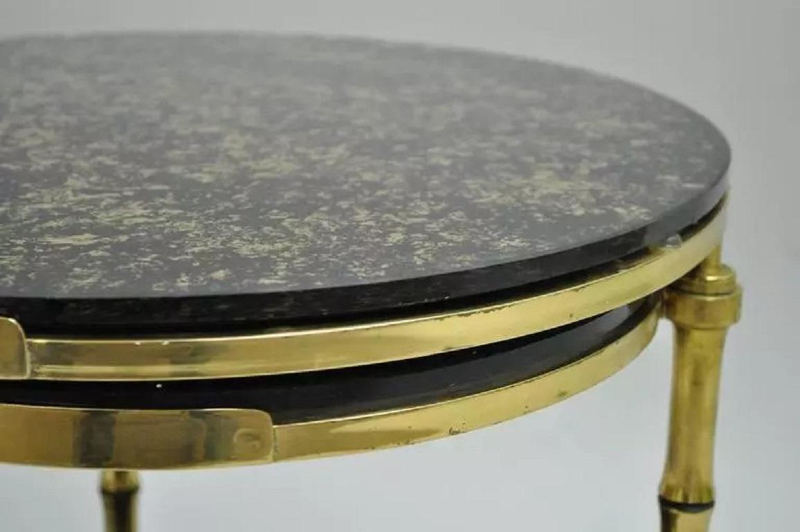 Table basse d'appoint ronde en laiton et verre imitation bambou Hollywood Regency en vente 1