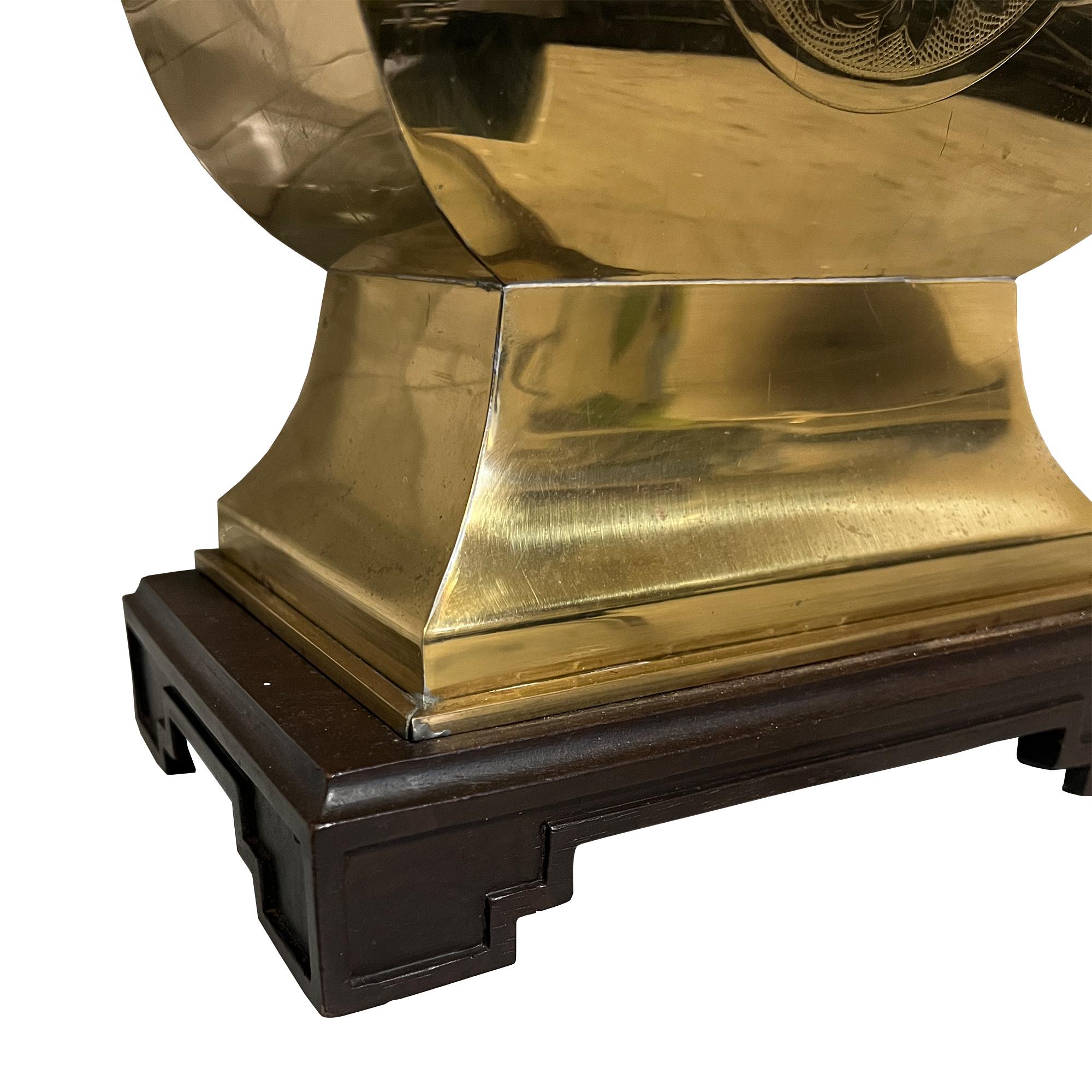 Hollywood Regency Brass Lamp on Wood Base, Etched Floral Motif In Good Condition For Sale In Oklahoma City, OK