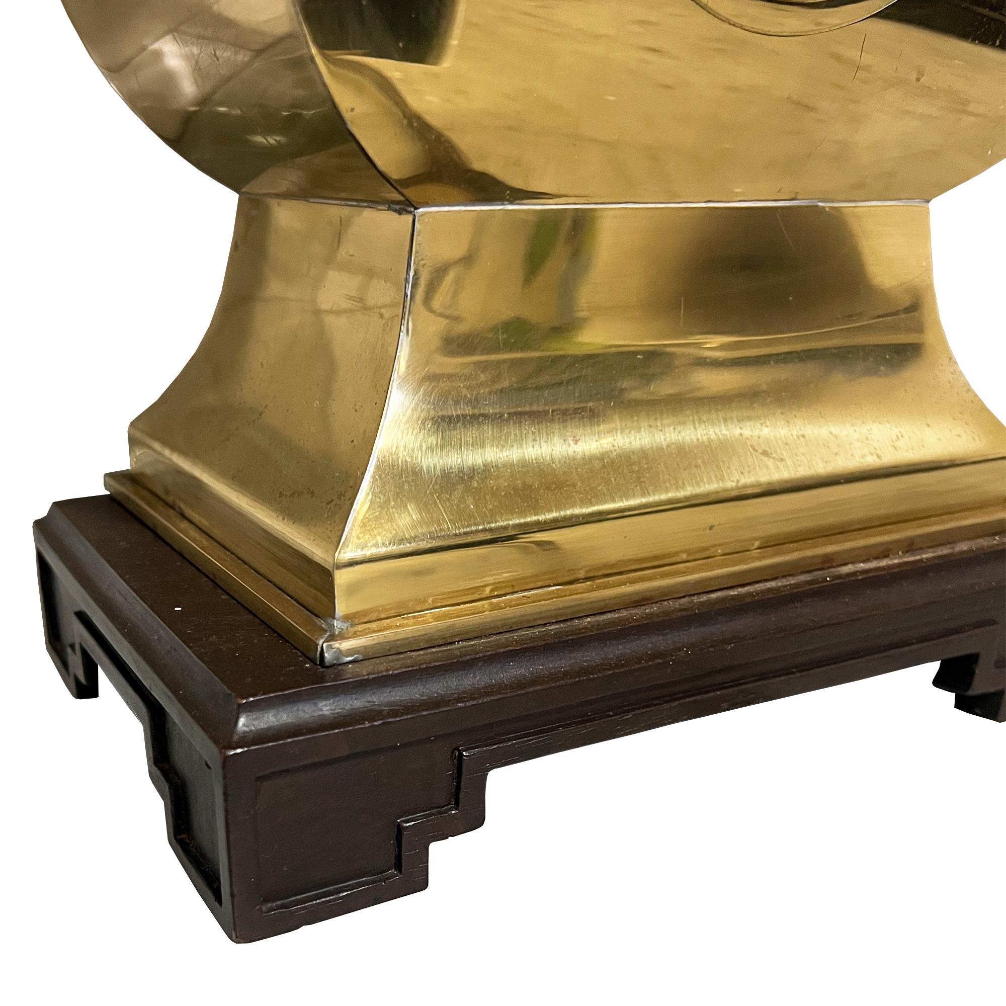 Hollywood Regency Brass Lamp on Wood Base, Etched Floral Motif For Sale 2