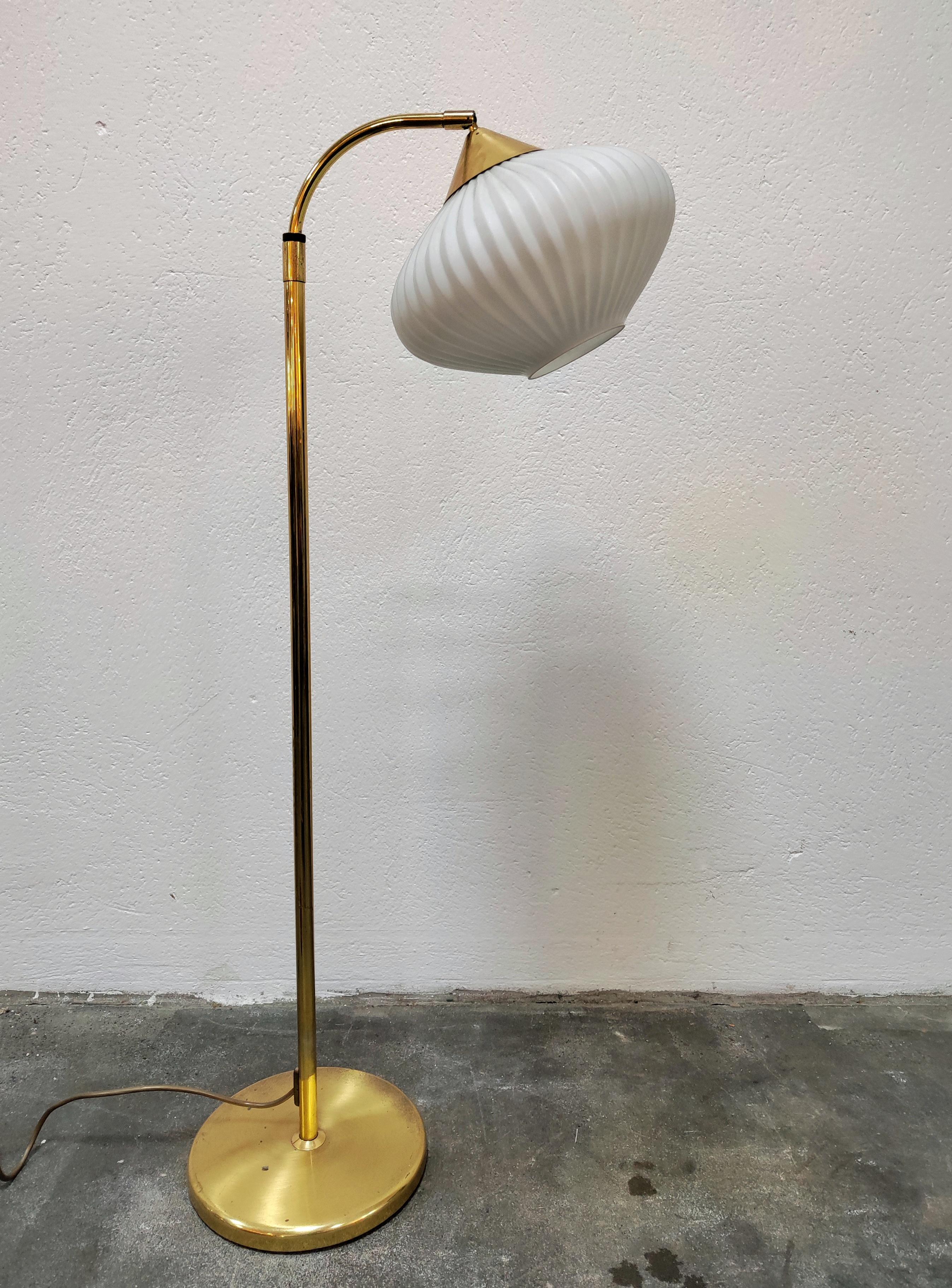 Hollywood Regency Brass Lamp with Opaline Glass Shade, Italy 1960s 5