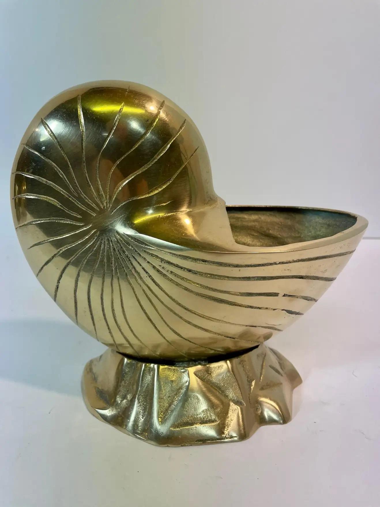 Hollywood Regency Brass Nautilus Seashell Planter In Good Condition For Sale In New York, NY