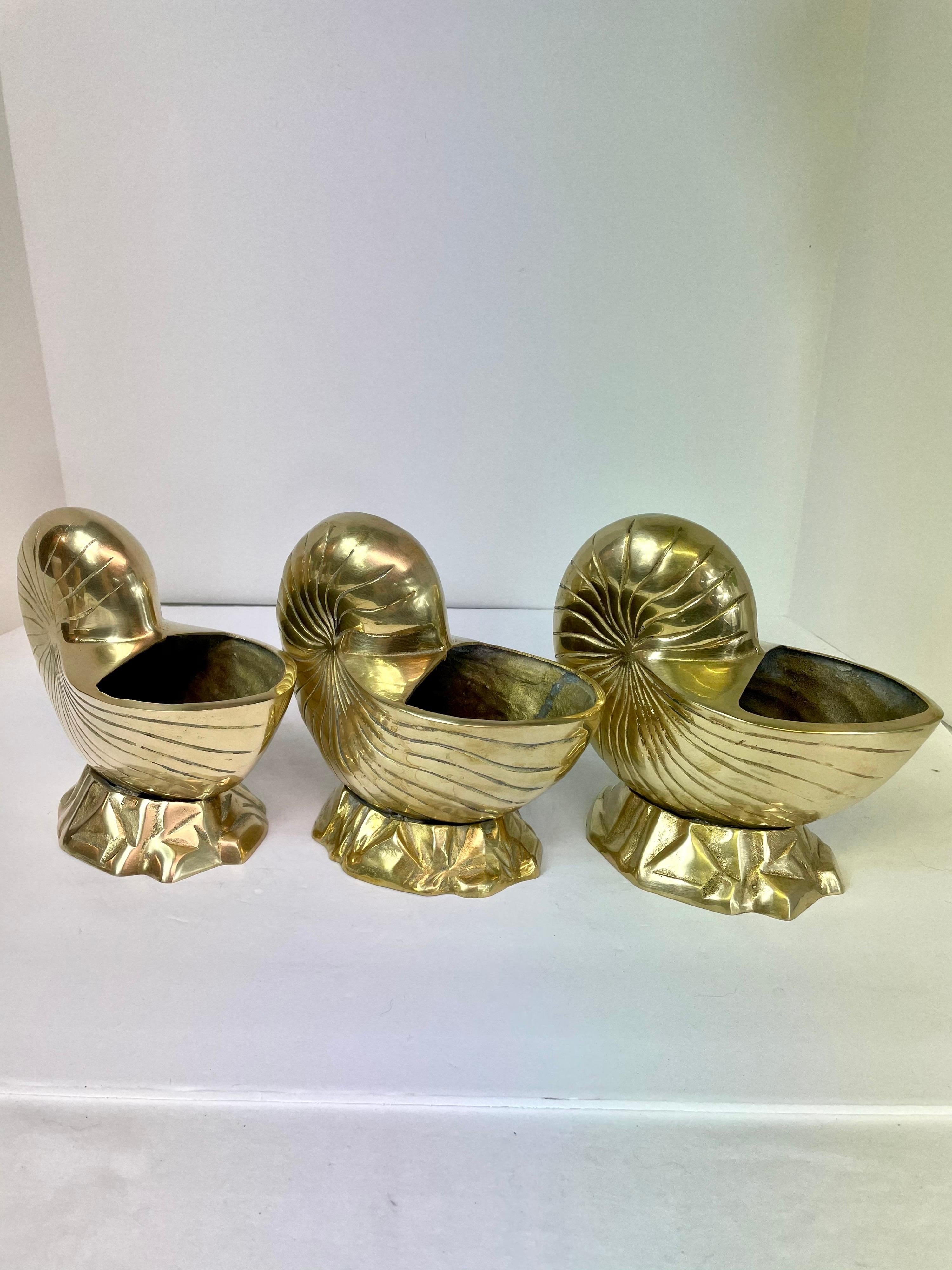 Hollywood Regency Brass Nautilus Seashell Planter Set of Three In Good Condition In New York, NY