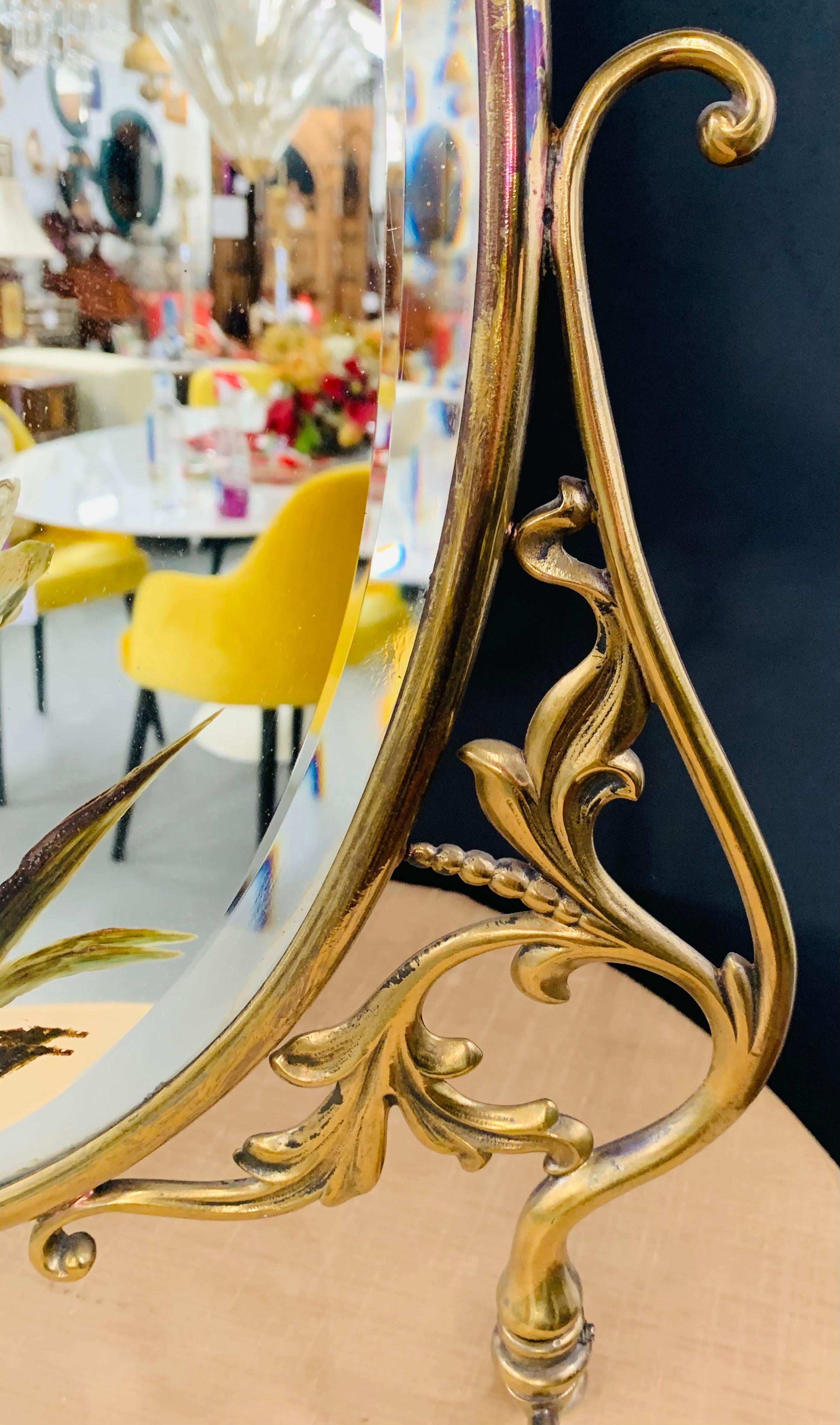 Miroir de table ou de sol ovale en laiton Art Nouveau avec gravure florale en vente 2