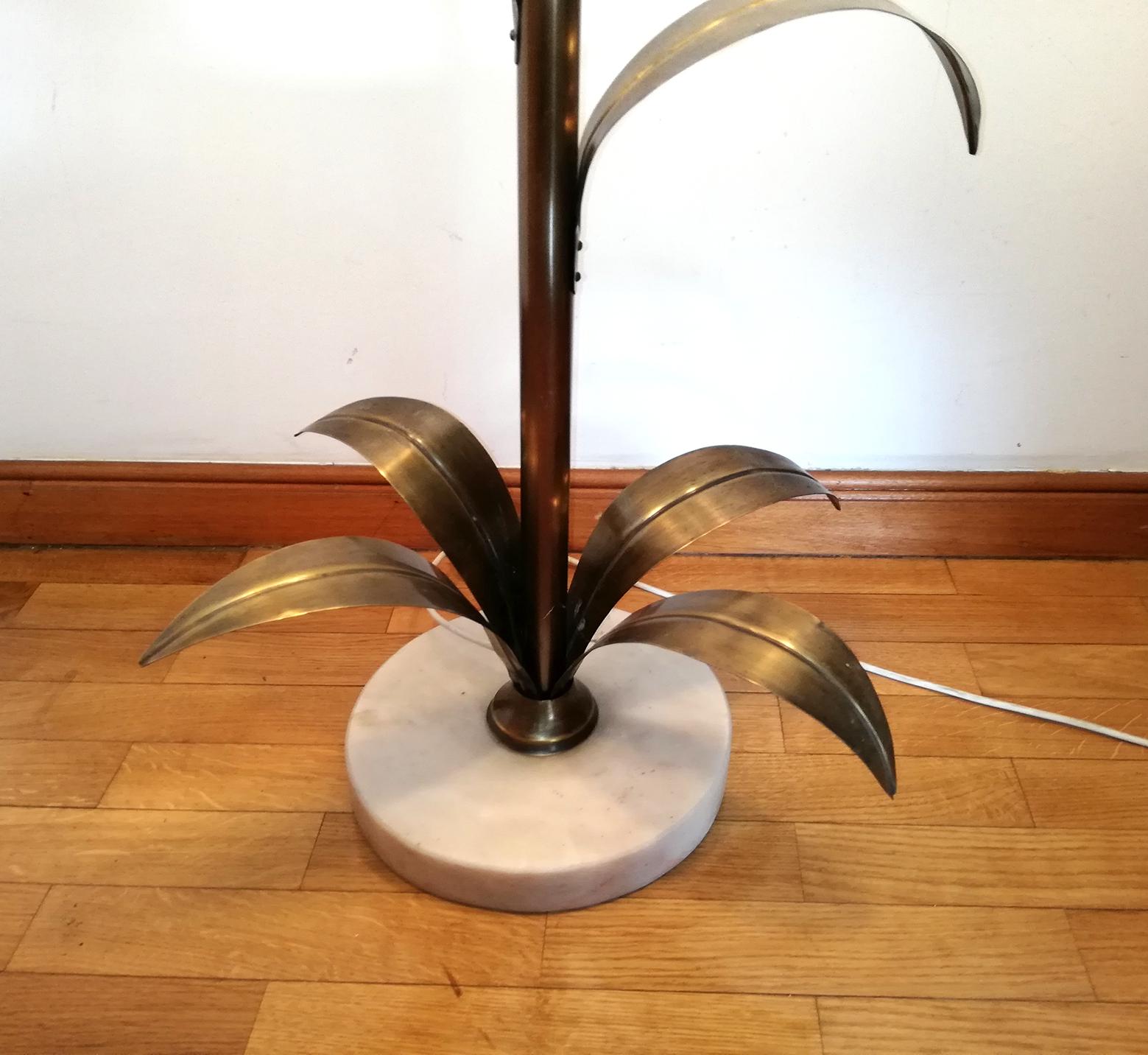 Hollywood Regency Brass Palm Tree and Glass Flower Bouquet Modernist Floor Lamp For Sale 3