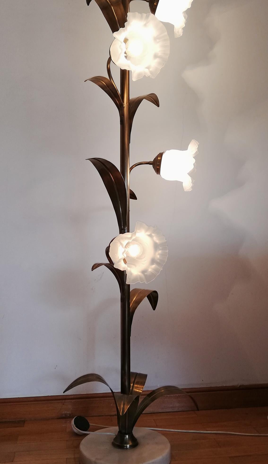 20th Century Hollywood Regency Brass Palm Tree and Glass Flower Bouquet Modernist Floor Lamp