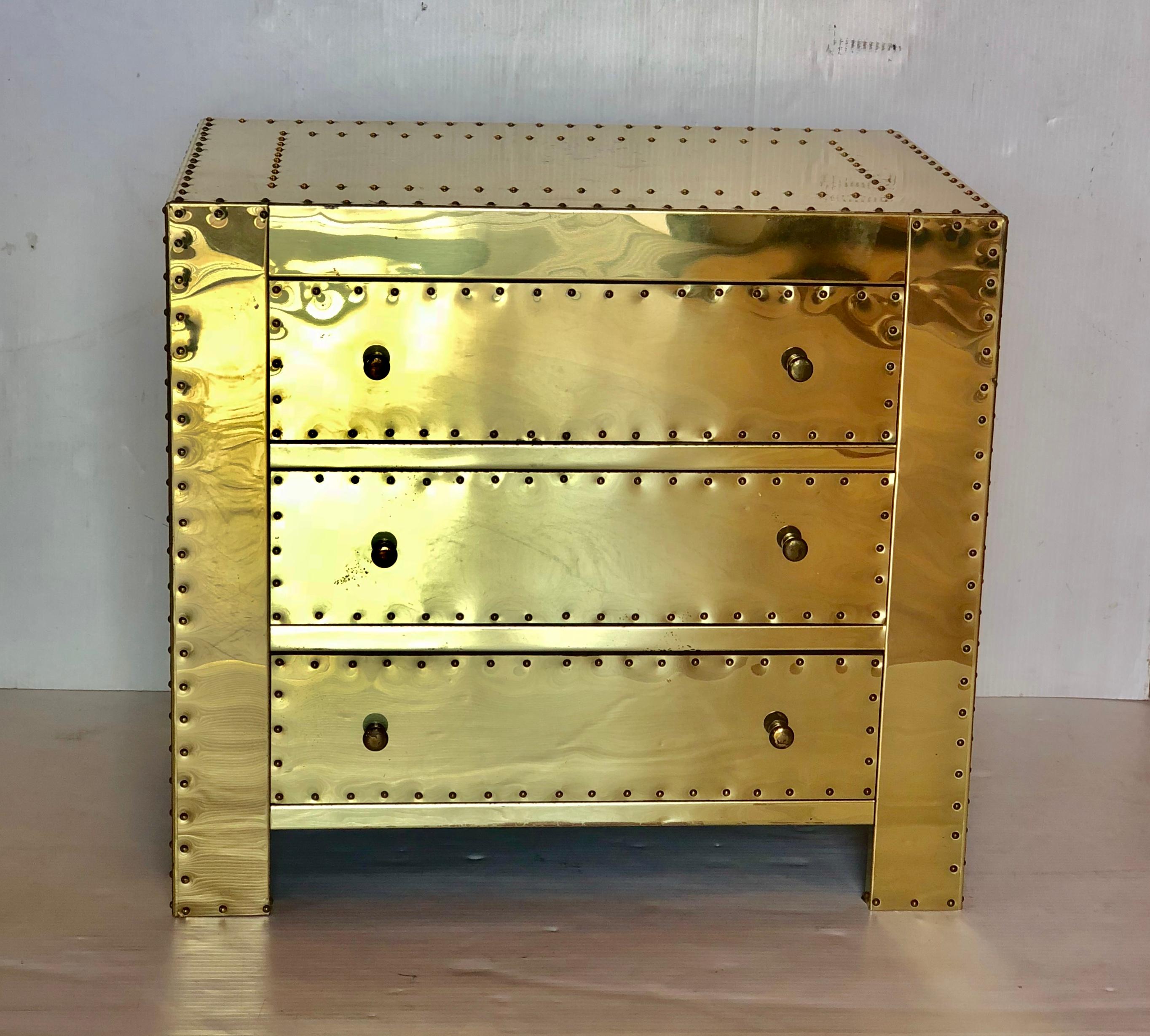 Nice brass faces with hammered brass nails, panels in a solid wood frame this piece its from the 1970's, its shows some wear an petina the top shows some marks and oxidation can be profesionally polished, but we are selling it in AS/Is condition