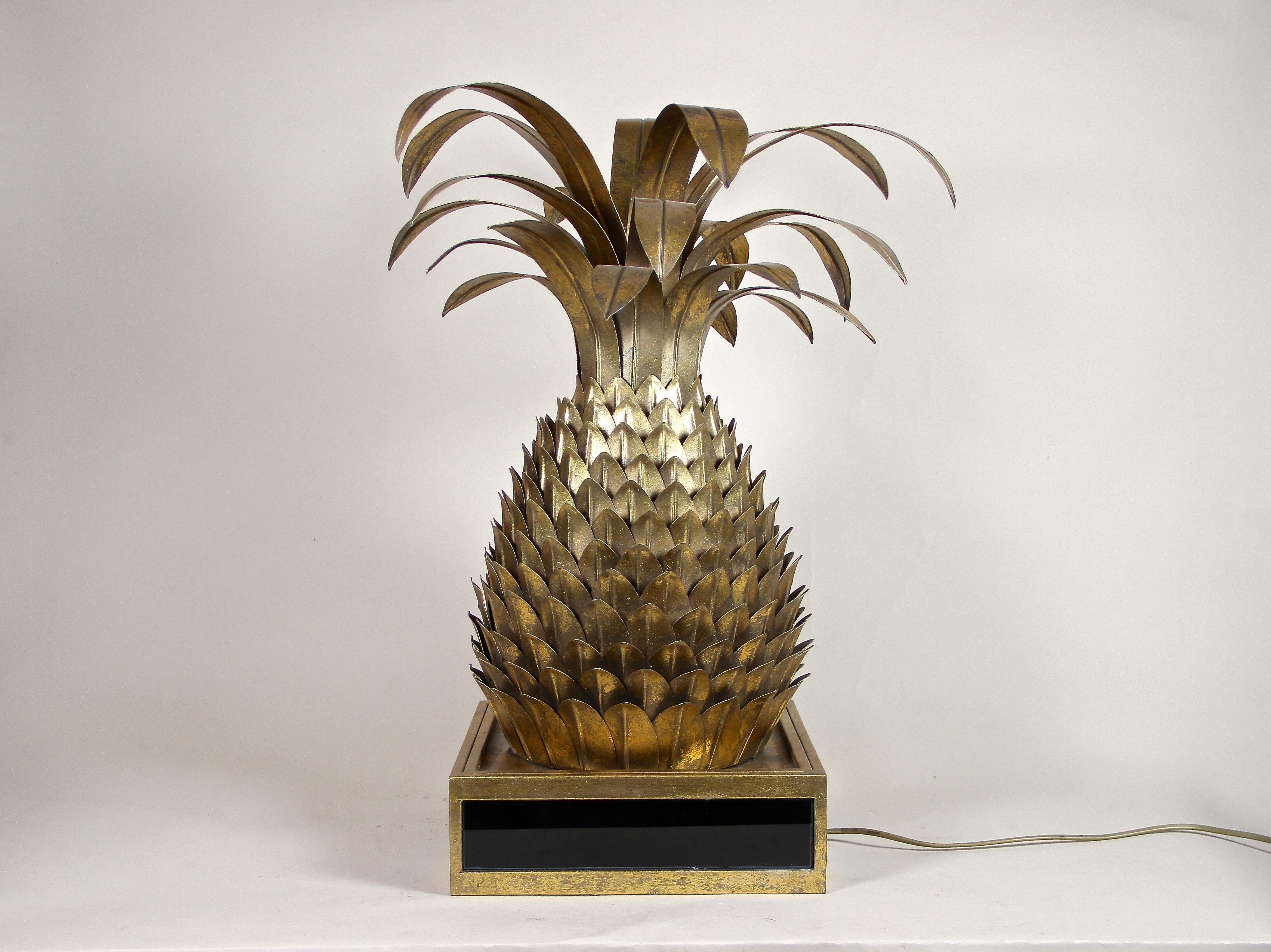 Lampe de table ananas en laiton de style Hollywood Regency attribuée à M.J, France, vers 1970 1