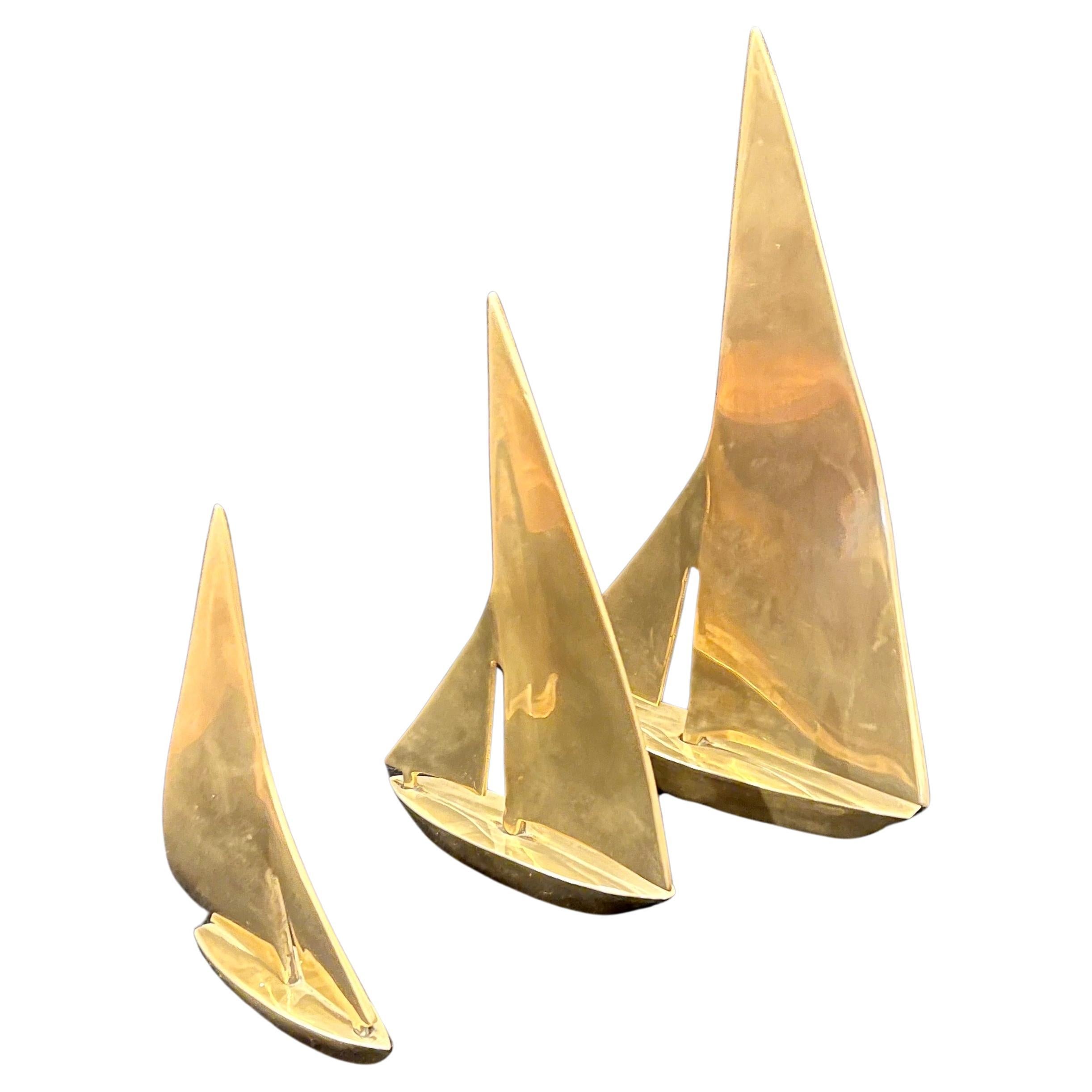 American Hollywood Regency Brass Polished Set of 3 Sailboats For Sale